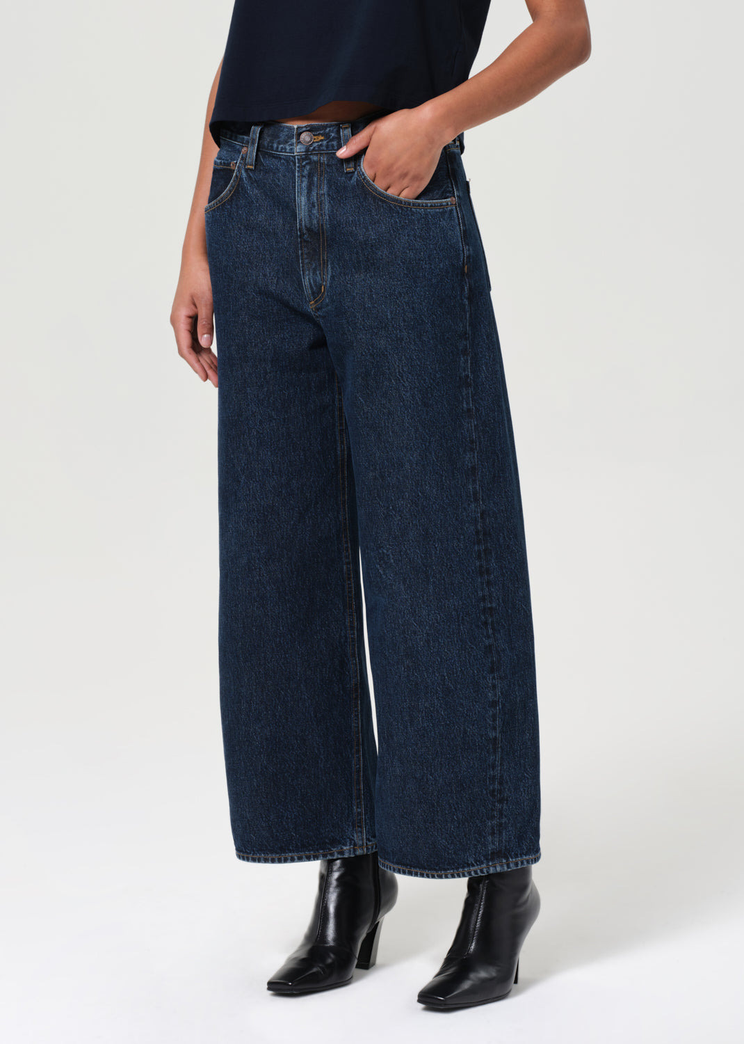 LOW CURVE CROP JEAN IN PENDULUM - 5