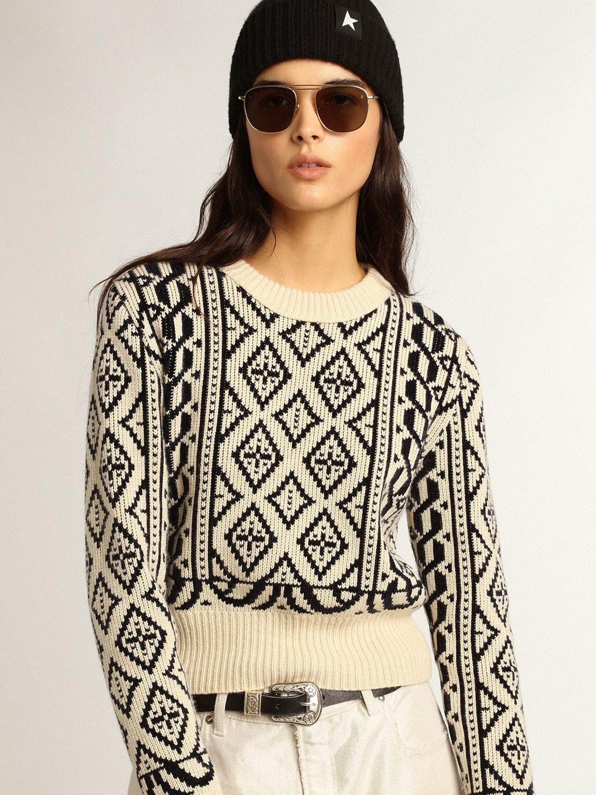 Cropped round-neck sweater with parchment and blue geometric pattern - 2