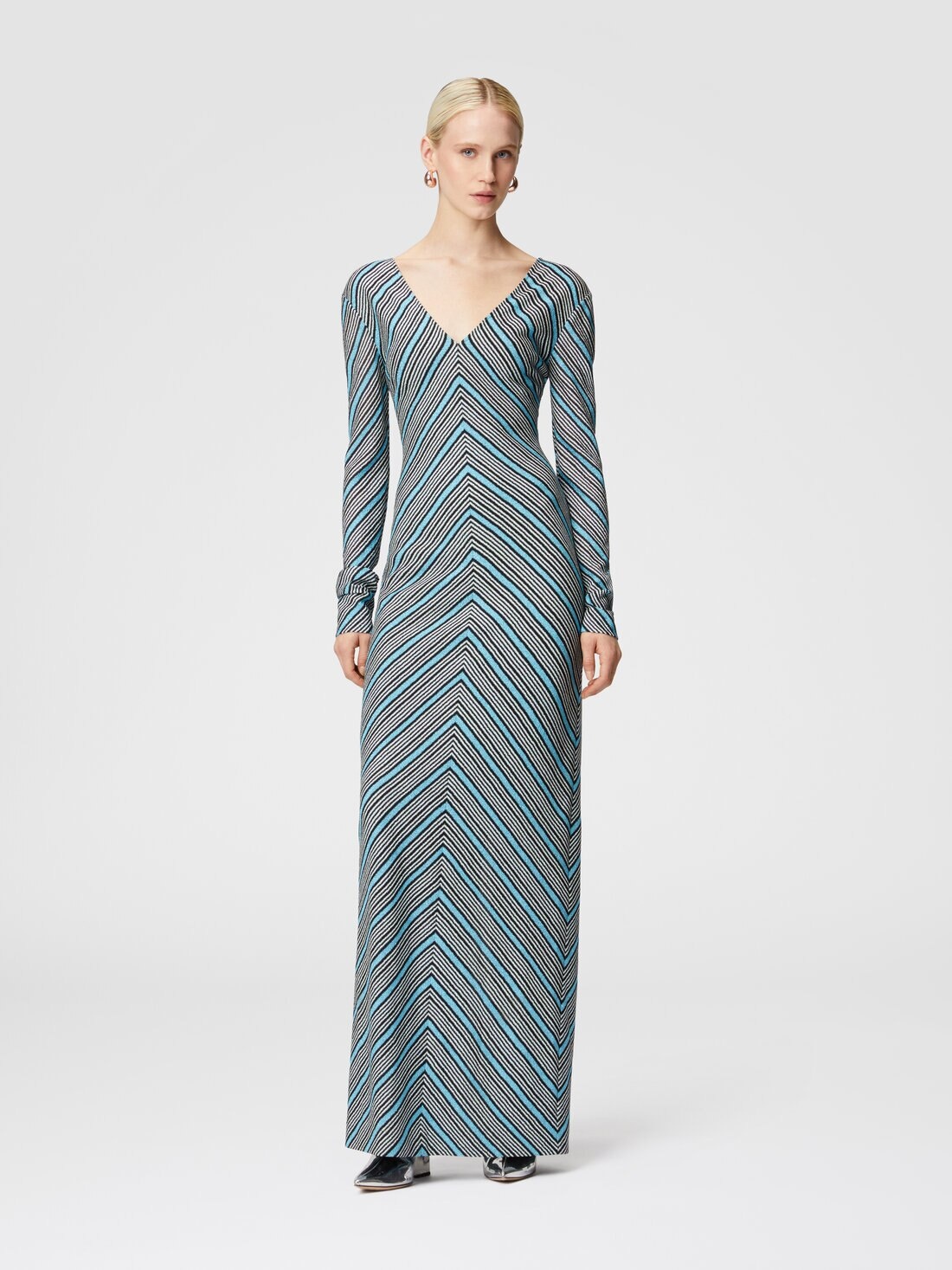 Long striped dress with plunging V-neckline - 2
