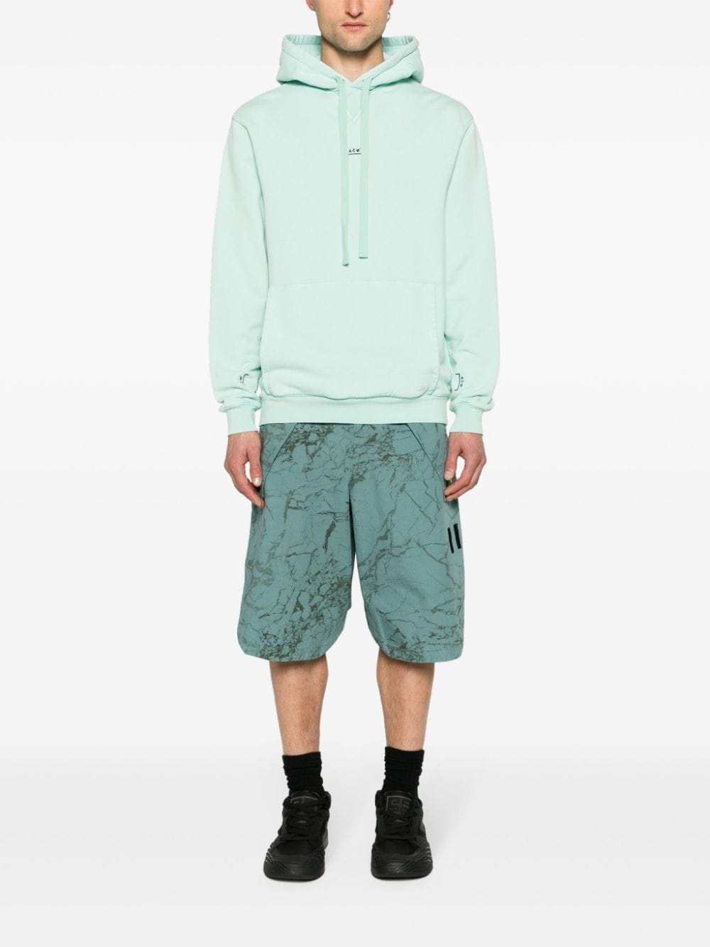 Overlay abstract-print cargo shorts - 2