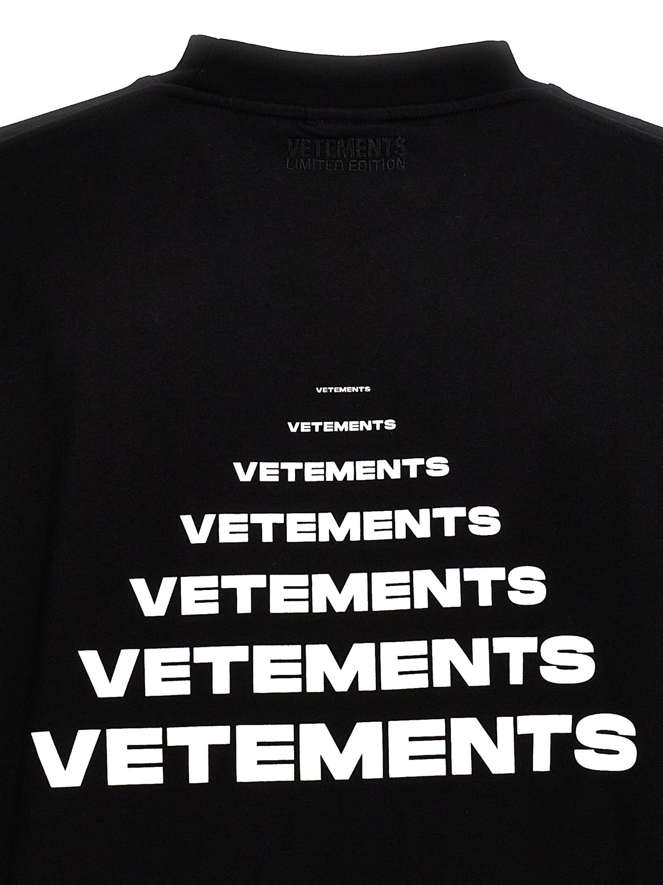 人気★関税込【VETEMENTS】 ピラミッドロゴ TシャツBlack 人気☆関税込【VETEMENTS】 ピラミッドロゴ TシャツBlack
