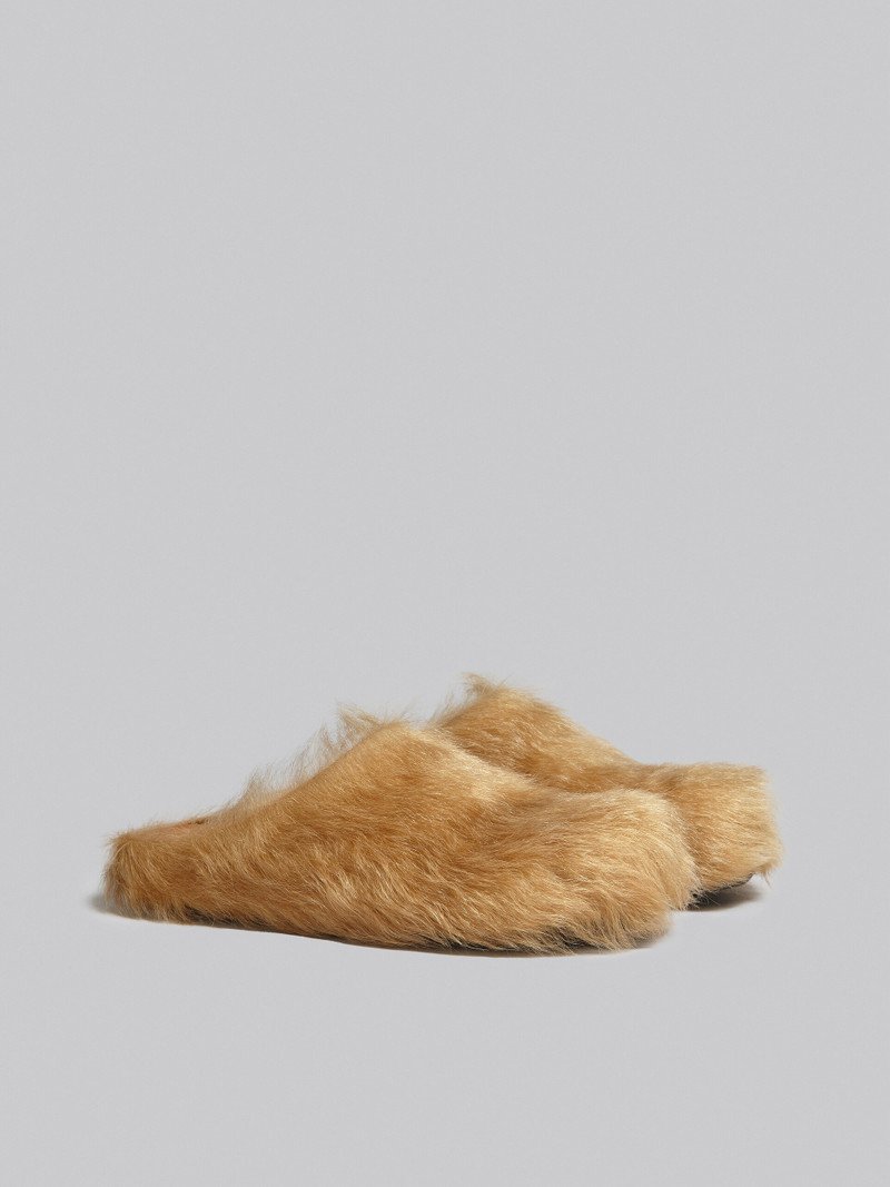 BEIGE LONG-HAIR CALFSKIN FUSSBETT SABOT 2