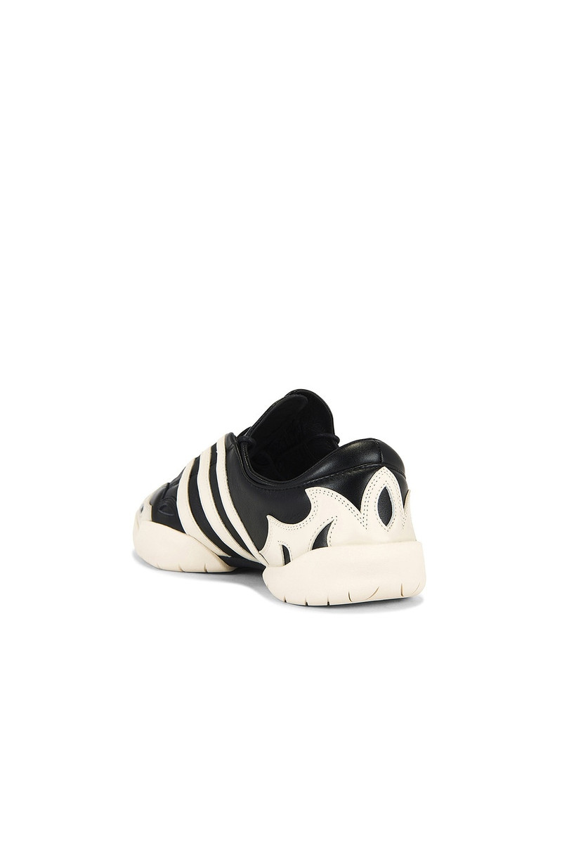 Y-3 Regu 2002 Sneaker outlook