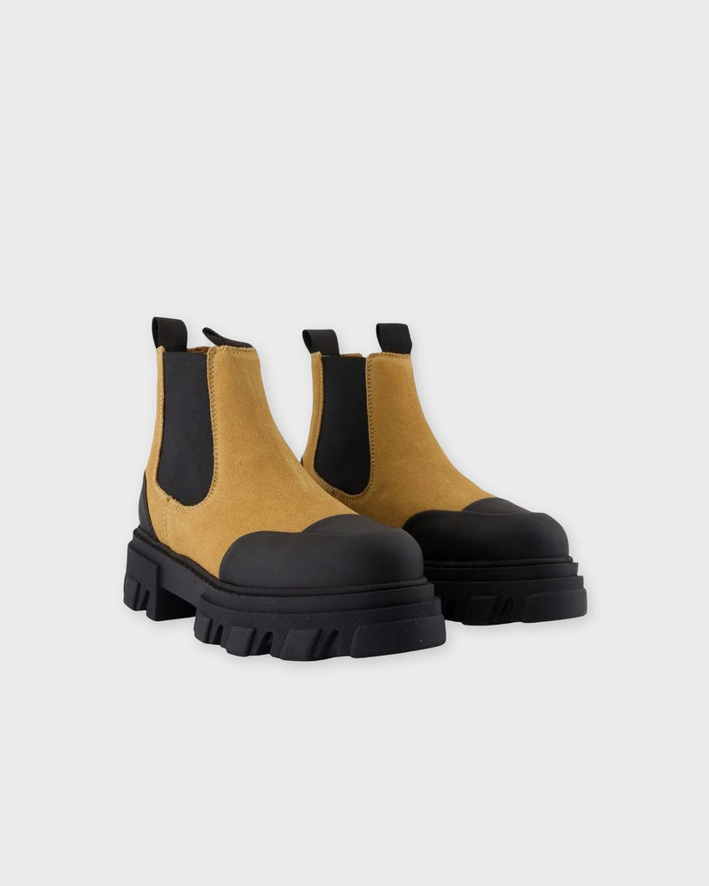 GANNI Boots Cleated Low Chelsea Suede Cognac outlook