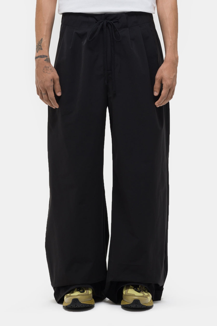 Cinch Pants in Black - 1