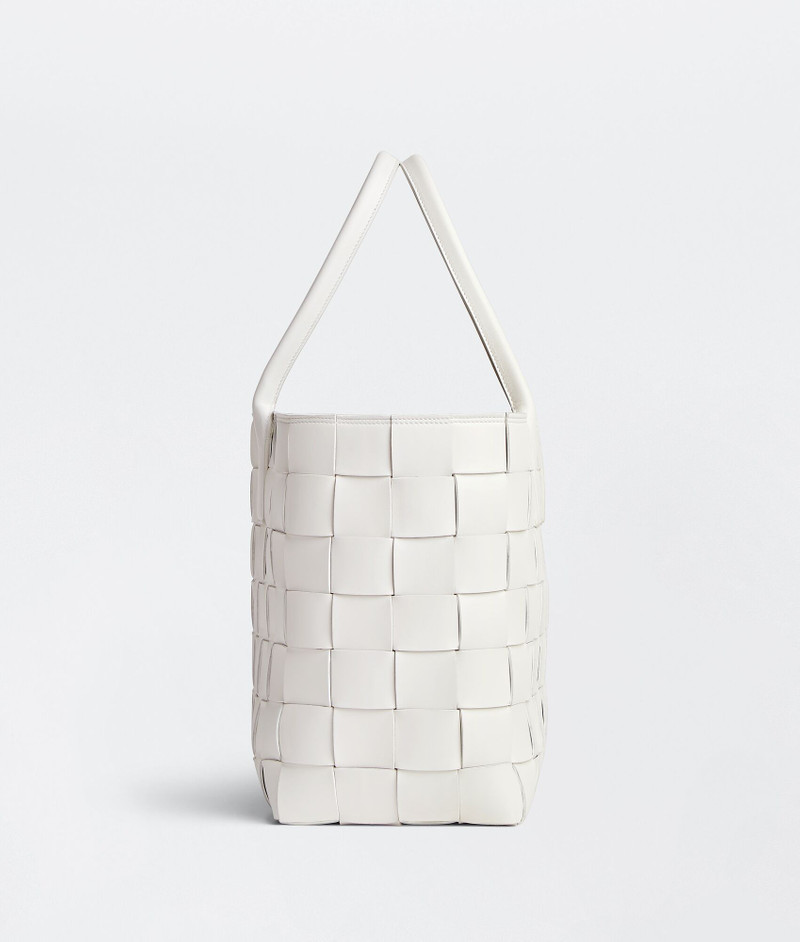 Bottega Veneta Cabat outlook