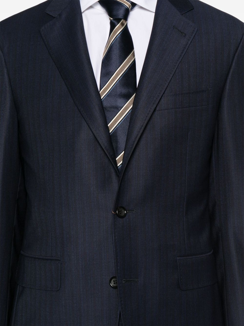single-breasted suit 4