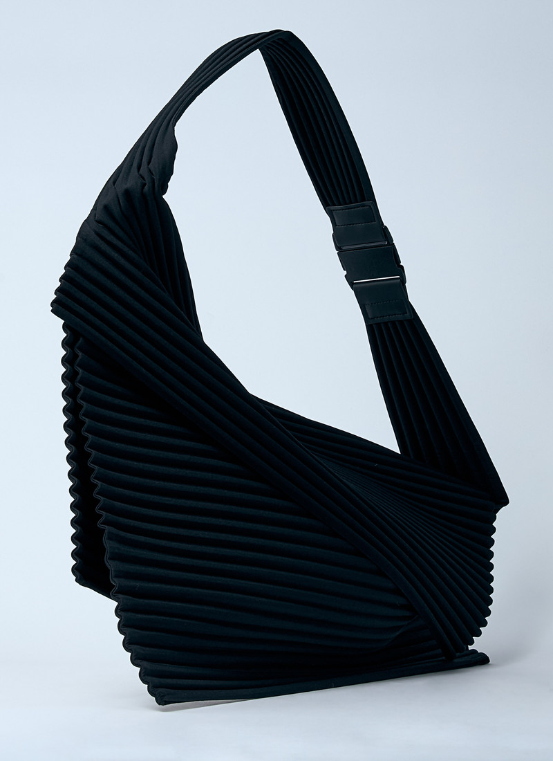 ISSEY MIYAKE Overlap Shoulder Bag outlook