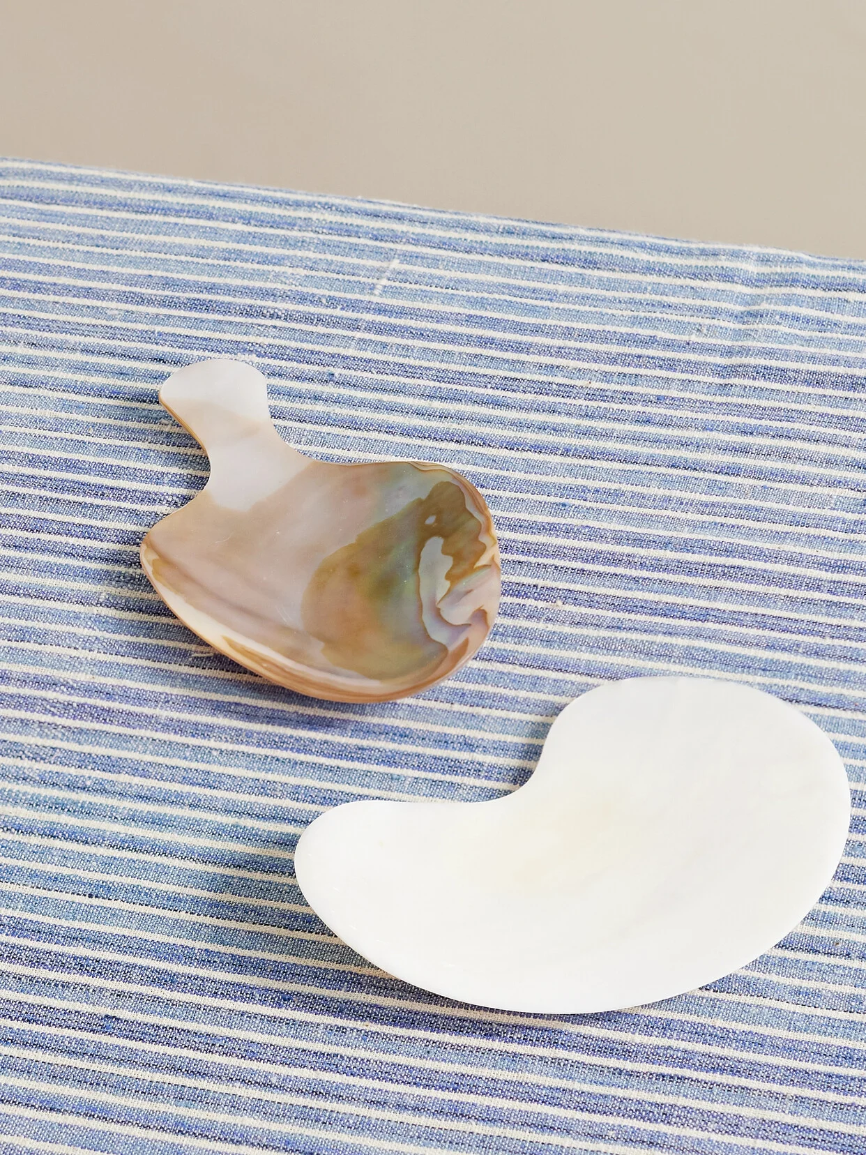 Bean And Scoop Set Of Two Mother-of-pearl Dishes - 1