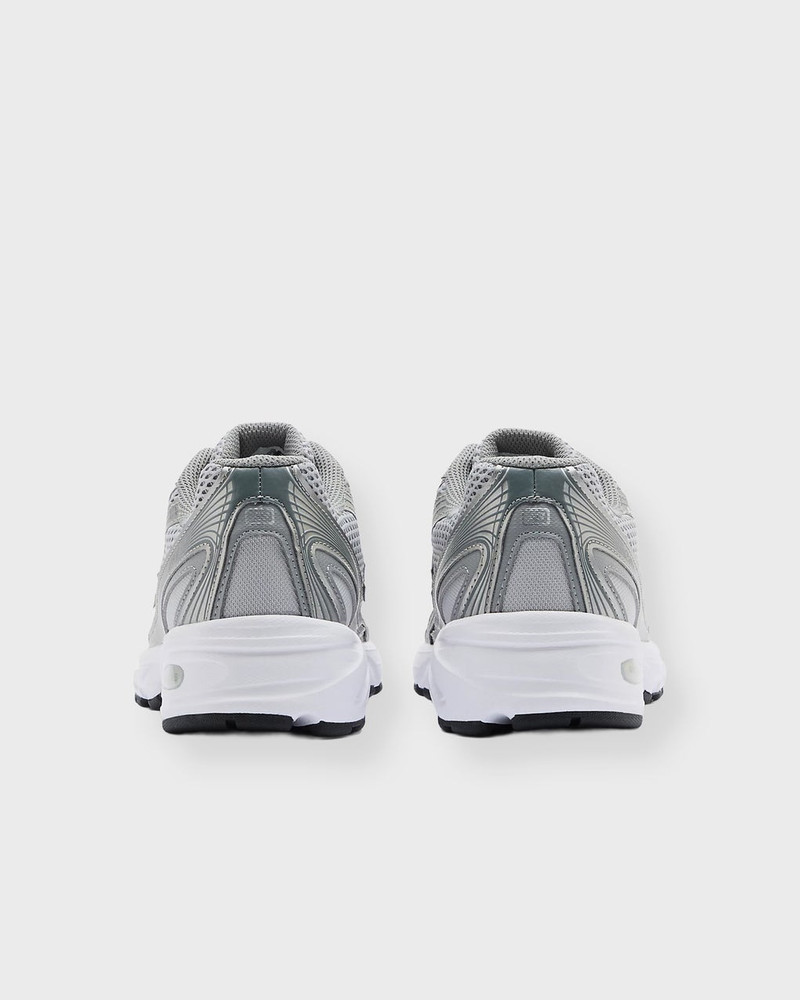 Sneakers 740 4
