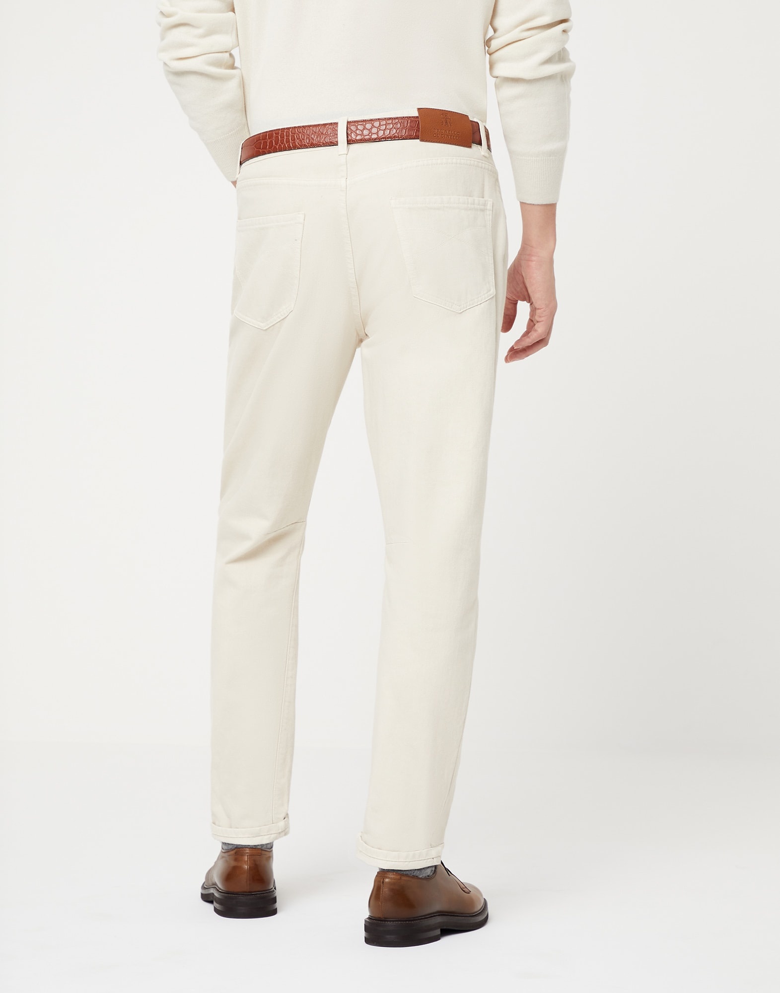 Garment-dyed leisure fit five-pocket trousers in slubbed cotton denim - 2