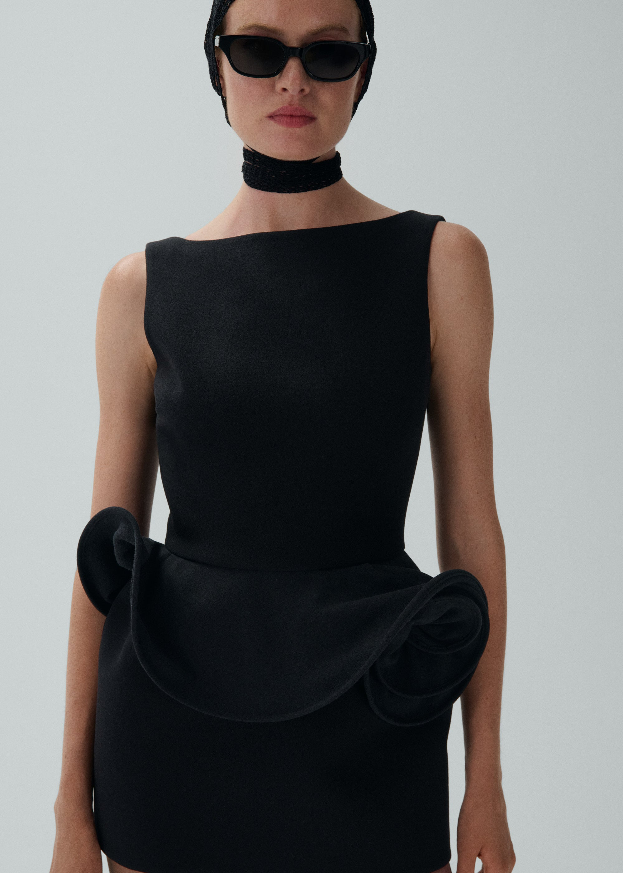 Floral appliqué sheath dress in black - 3