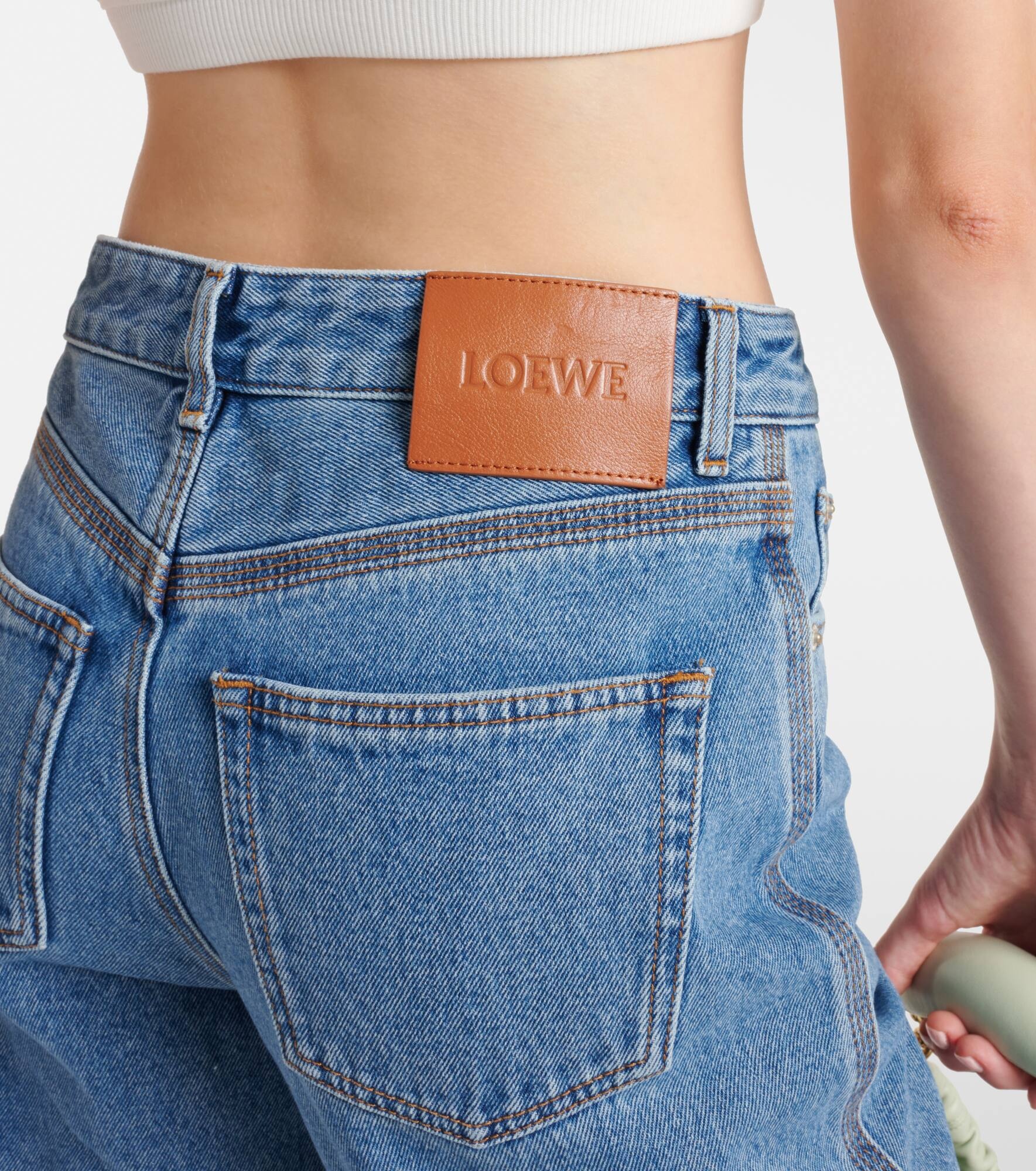 送料関税込【LOEWE】Anagram mid-rise cropped straight jeans LOEWE Anagram Crop Mid-Rise Jeans | Saks Fifth Avenue