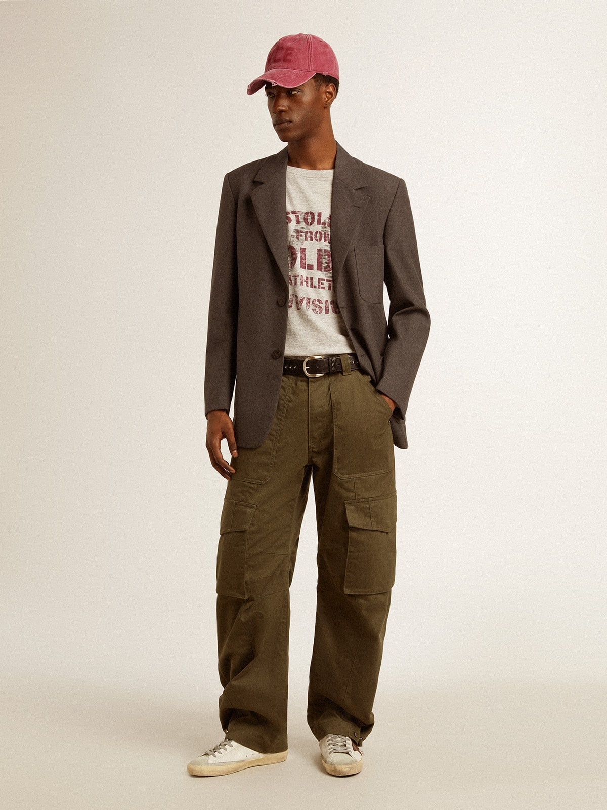 Men's gray cotton T-shirt with vintage print on the front - 4