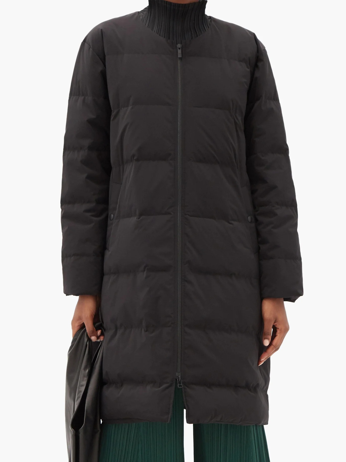 Detachable-panel padded technical-pleated coat - 2