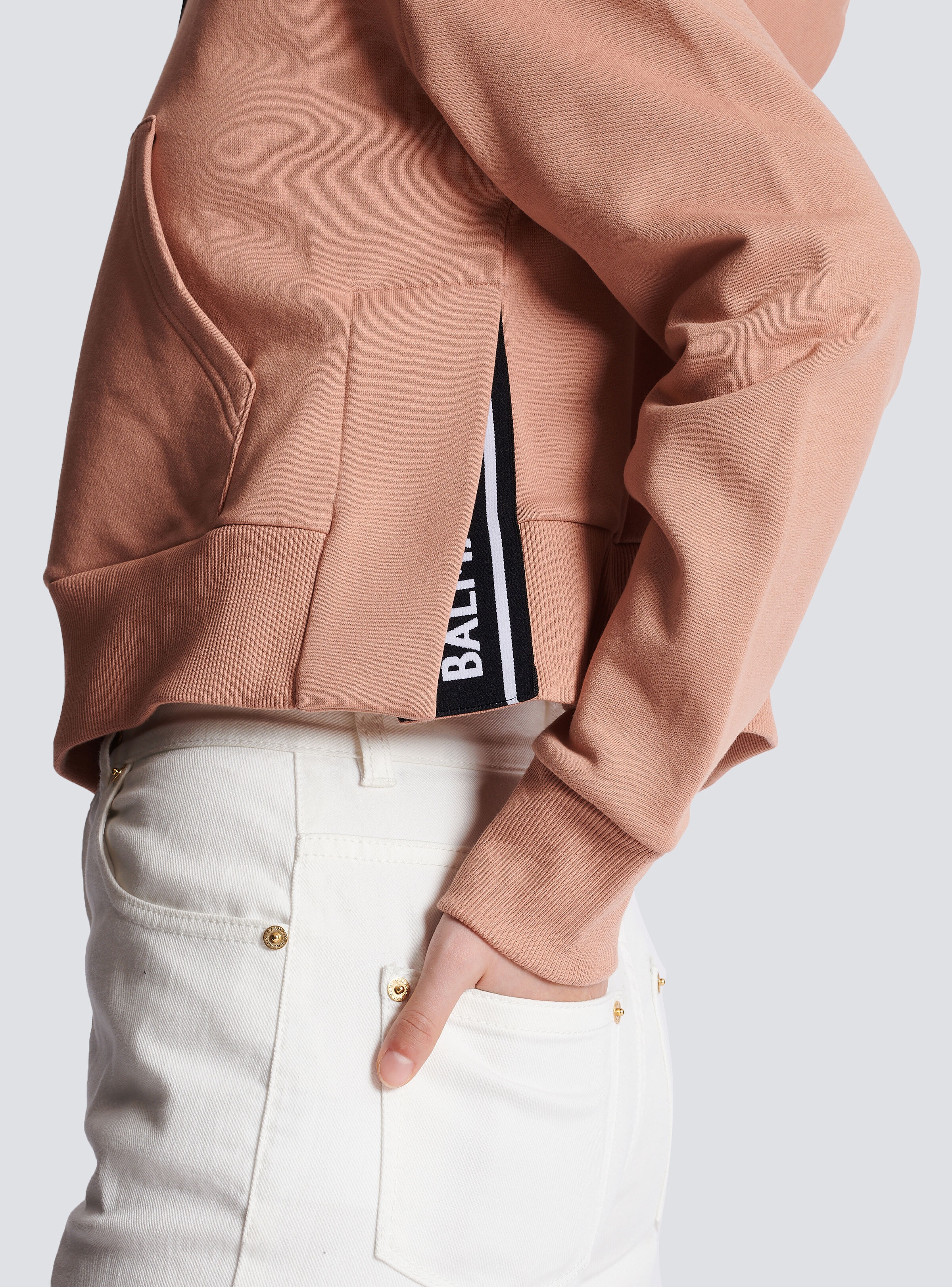 Cropped cotton sweatshirt with flocked Balmain logo - 8