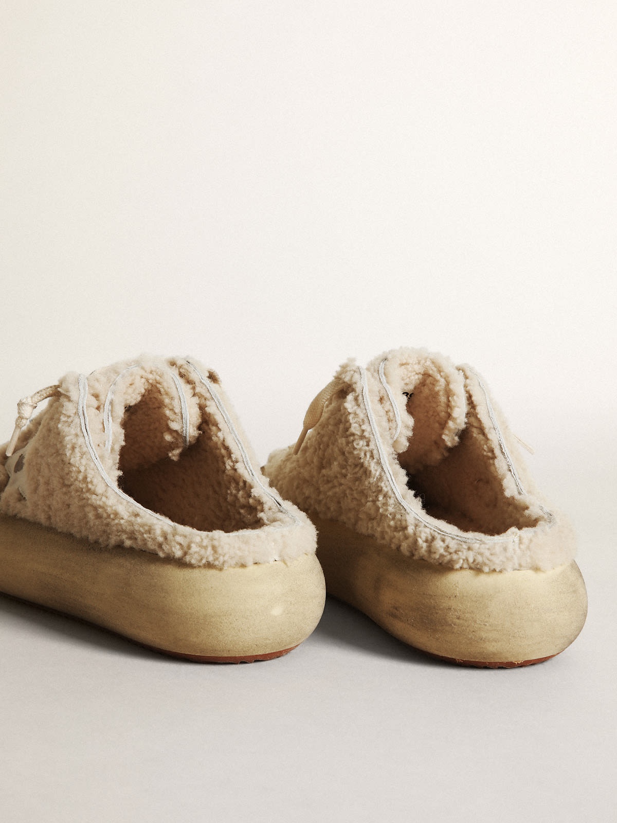 Women’s Space-Star Sabots in beige shearling with white leather star - 5