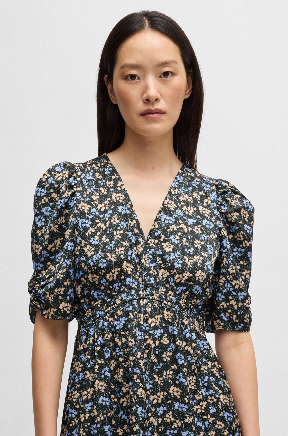V-NECK DRESS IN PRINTED SATIN WITH GATHERED SLEEVES - 5