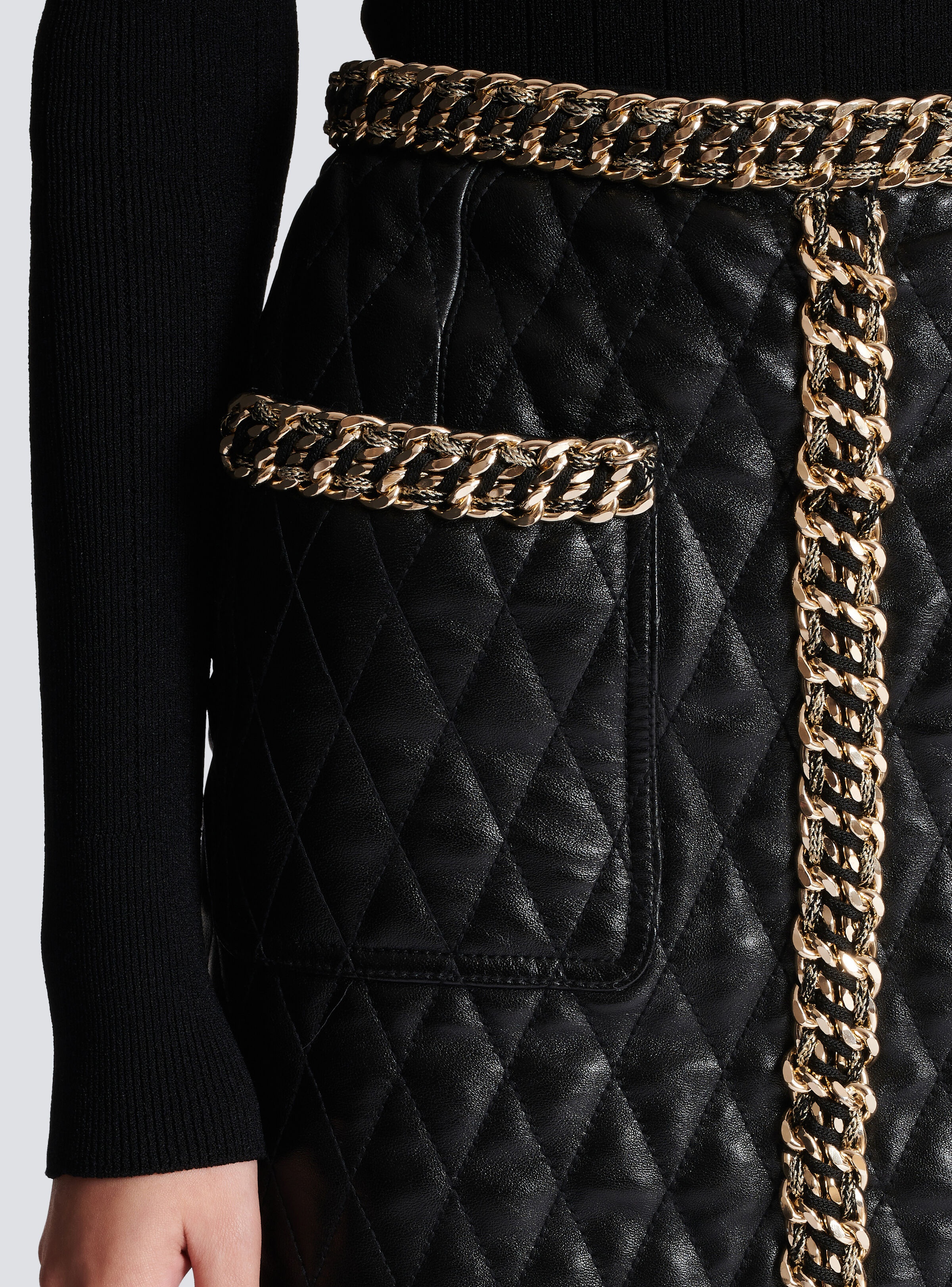 Quilted leather skirt with chains - 8