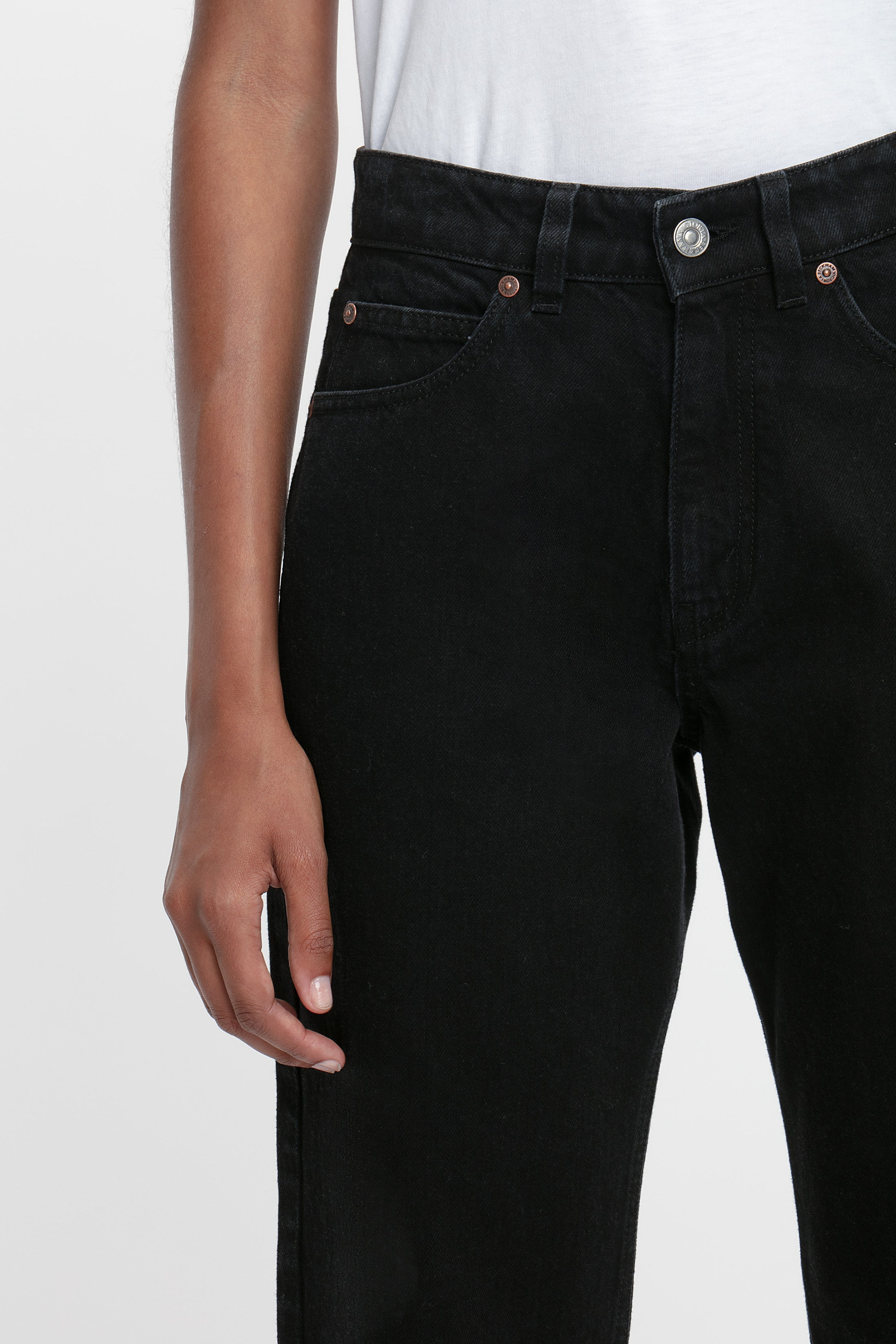 Exclusive Bernie Relaxed Jean In Washed Black - 4
