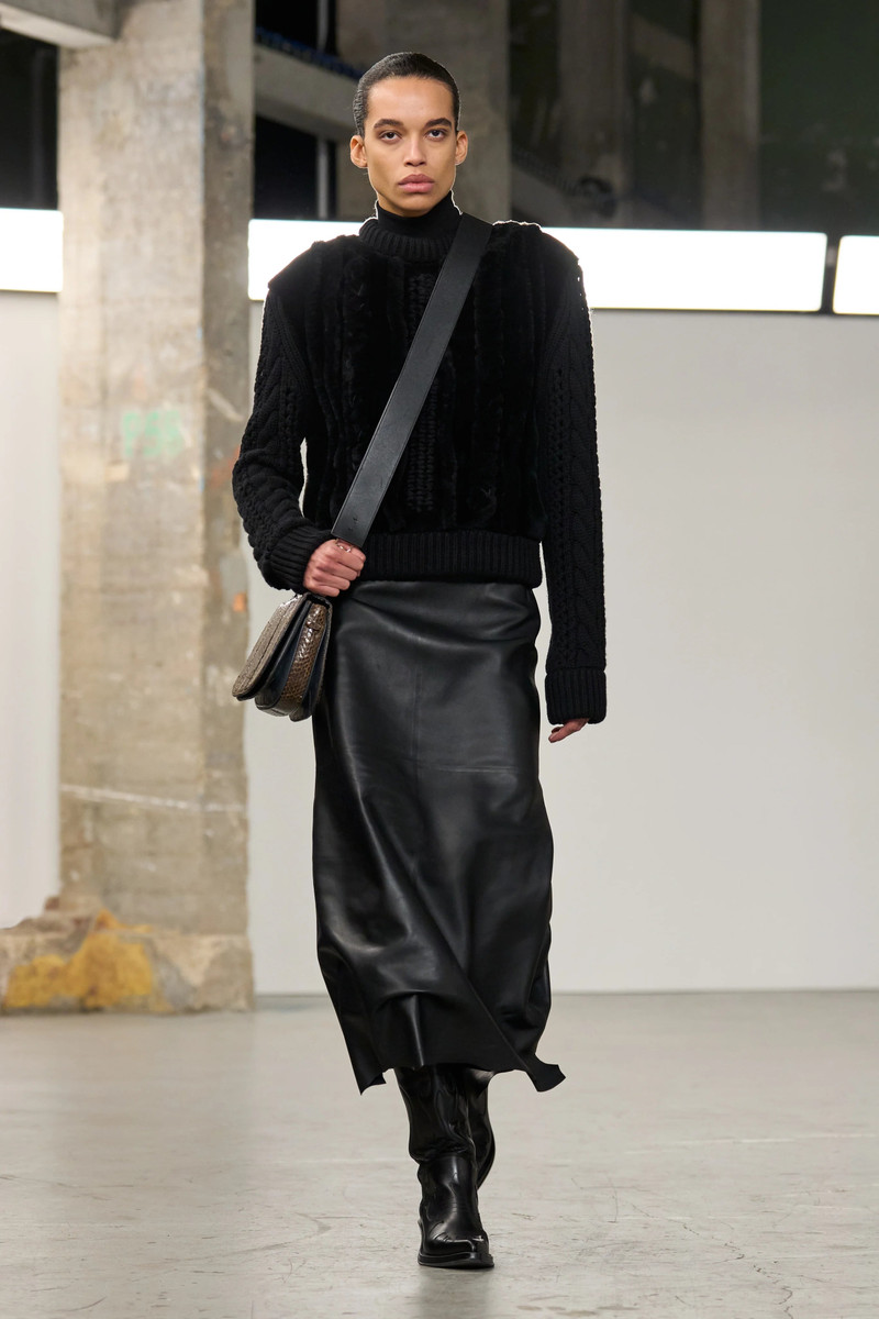GABRIELA HEARST Toth Knit Pullover in Black Cashmere & Shearling outlook