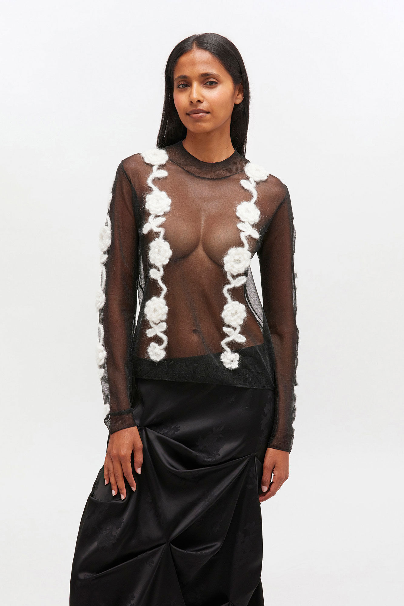 BLACK FLOWER CROCHET TURTLENCK - 2
