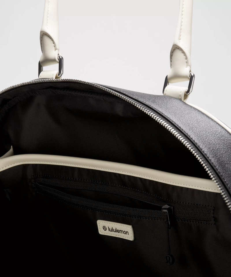 Bowler Duffle Bag 17L *Textured Leather Alternative 4