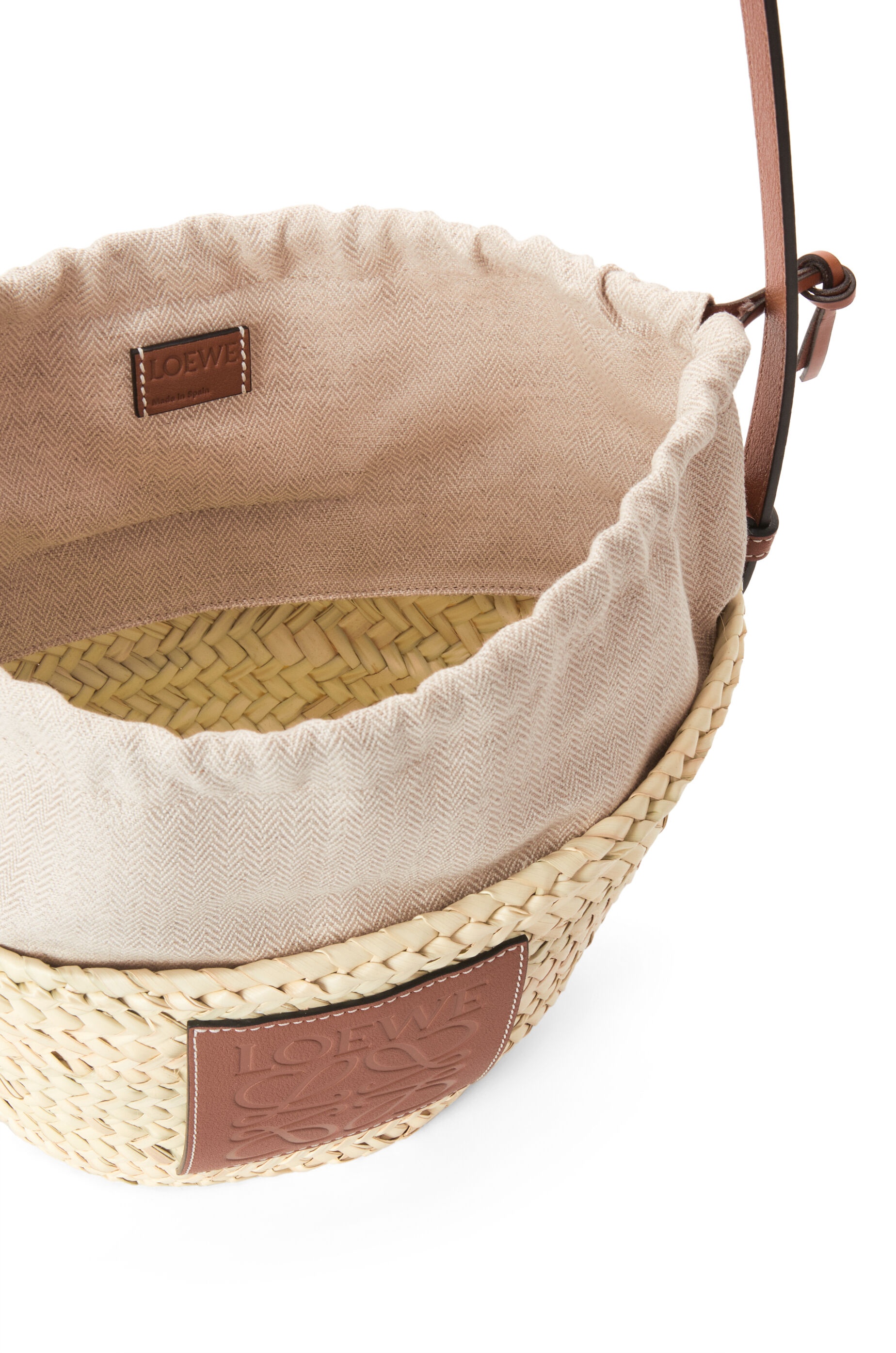 【国内発送】Drawstring bucket bag in palm leaf and calfskin Drawstring bucket in palm leaf and calfskin Beige - LOEWE