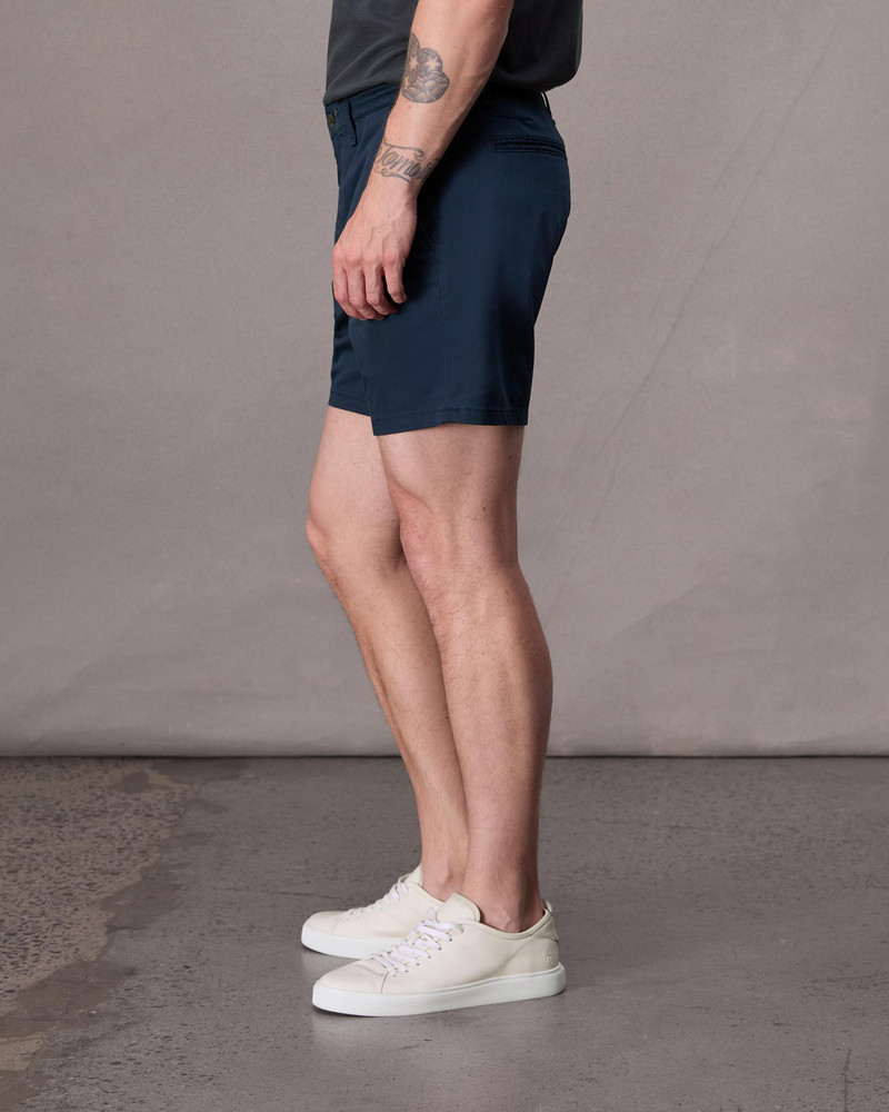 rag & bone Standard Cotton Chino Short
Classic Fit outlook