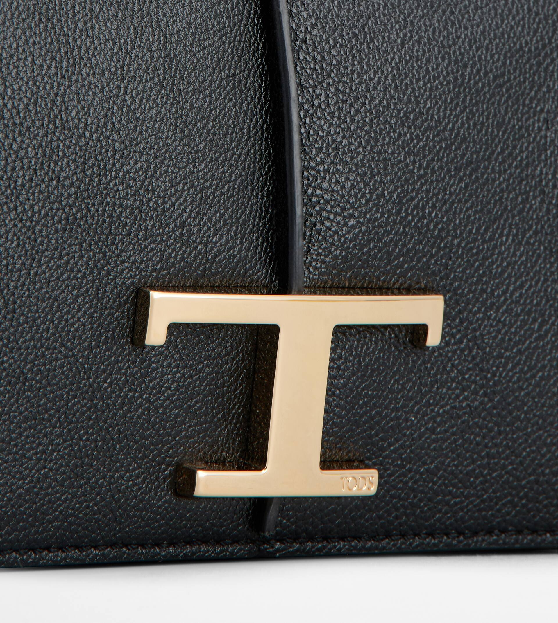 T TIMELESS CAMERA BAG IN LEATHER MINI - BLACK - 5