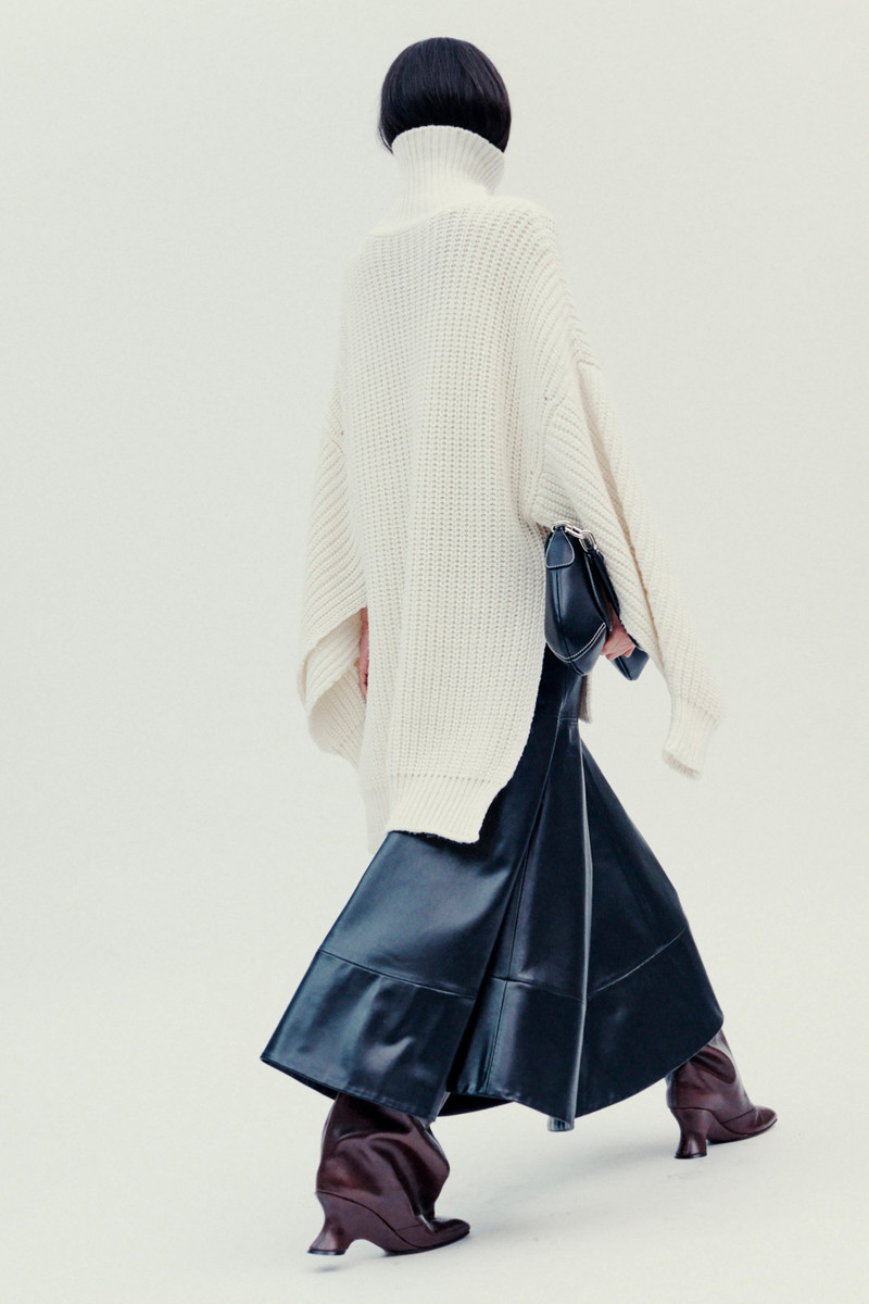 FLARED HEM SKIRT BLACK 11