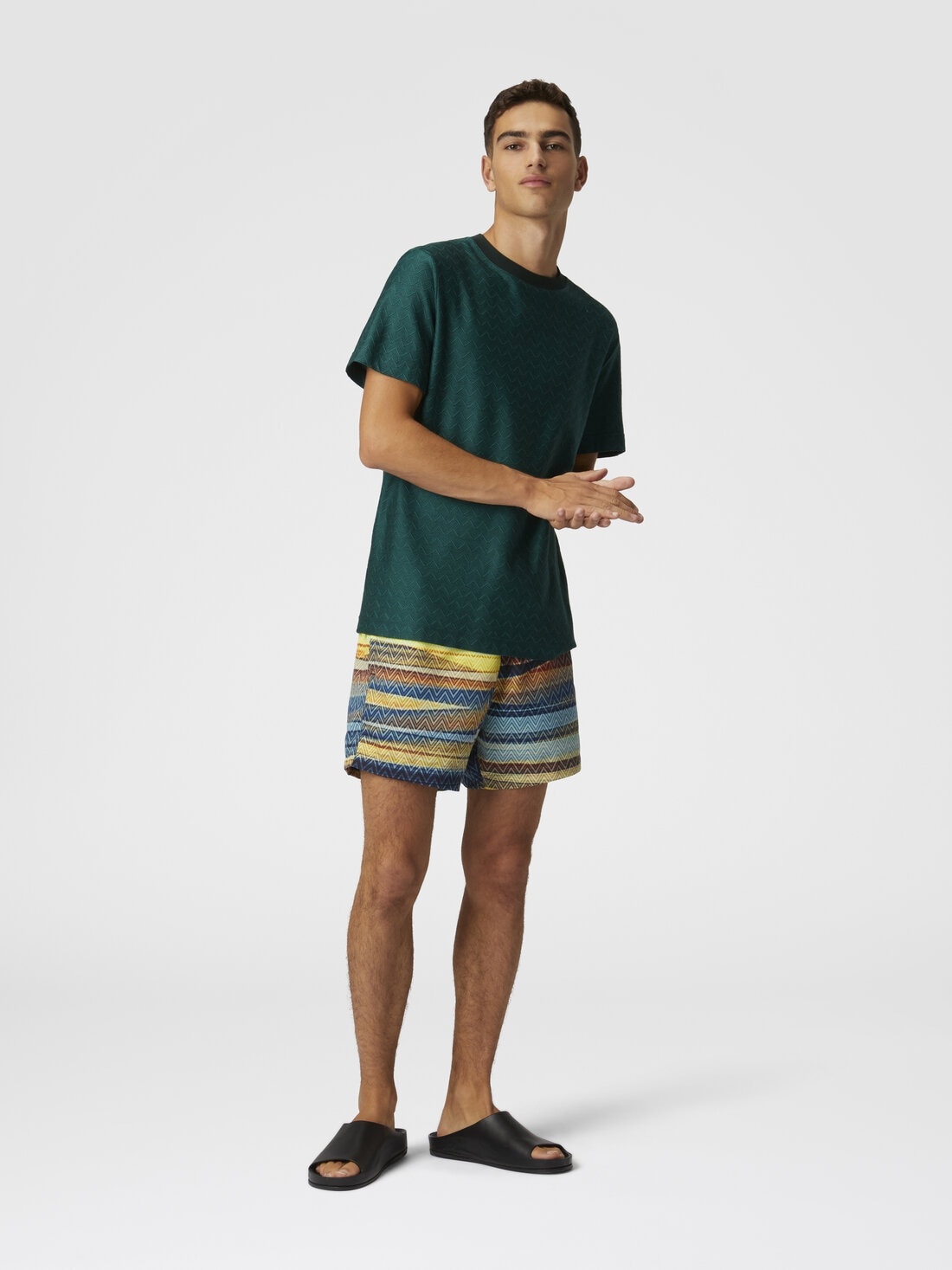 Swim shorts with gradient zigzag print - 4