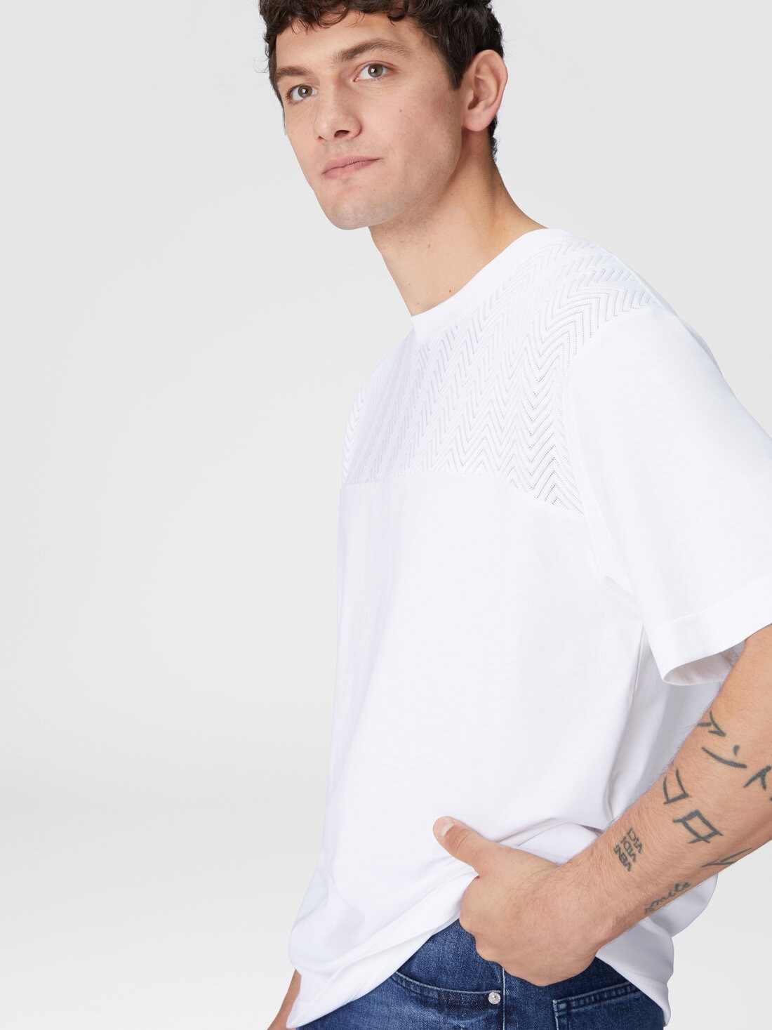 Cotton crewneck T-shirt with tone-on-tone zigzag insert - 4