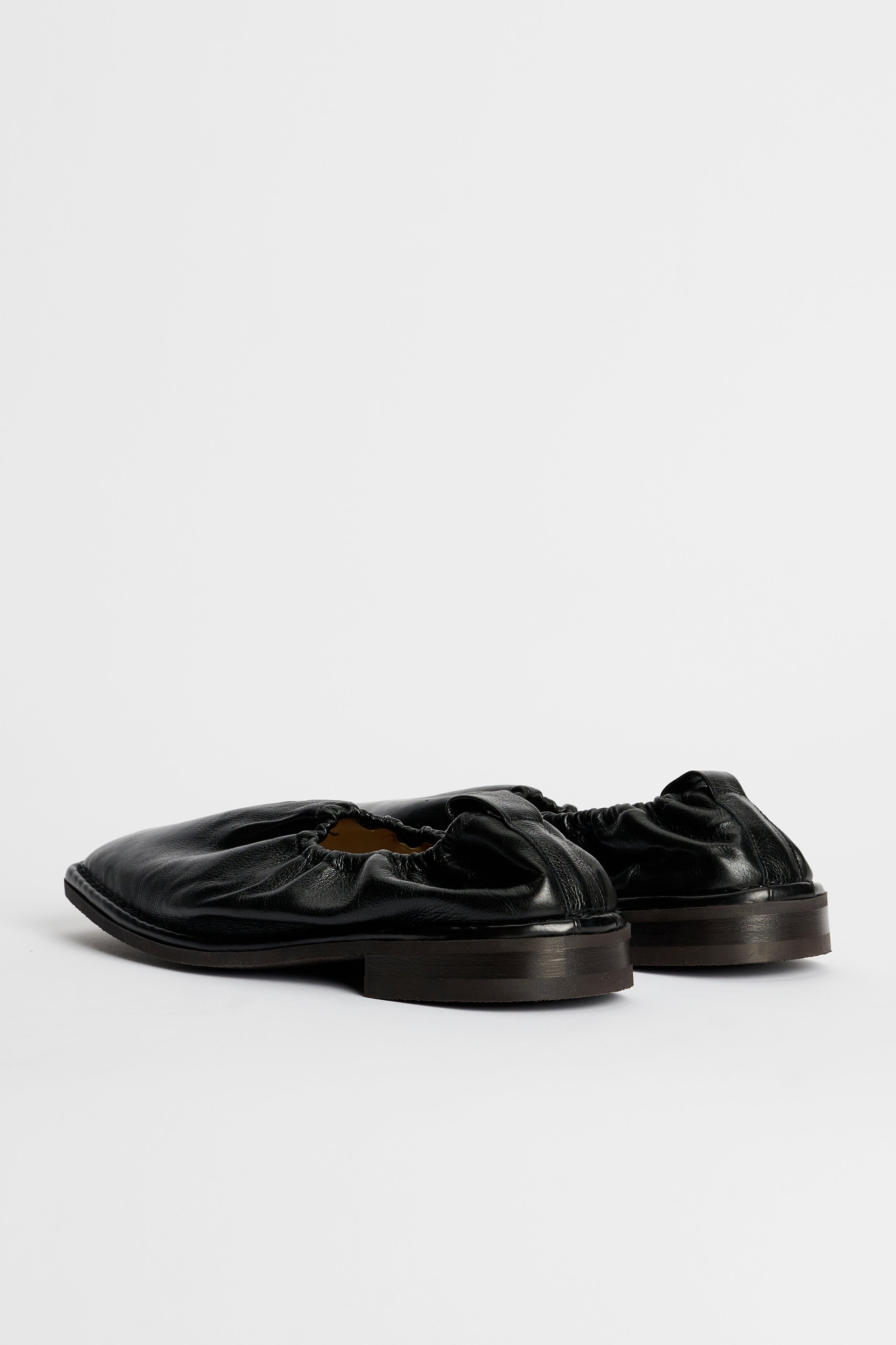 ローファー・オックスフォード LEMAIRE FW25 Black leather loafers (FO0144LL0043 BK999) Lemaire Leather Loafers In Black - 30% Off | Editorialist