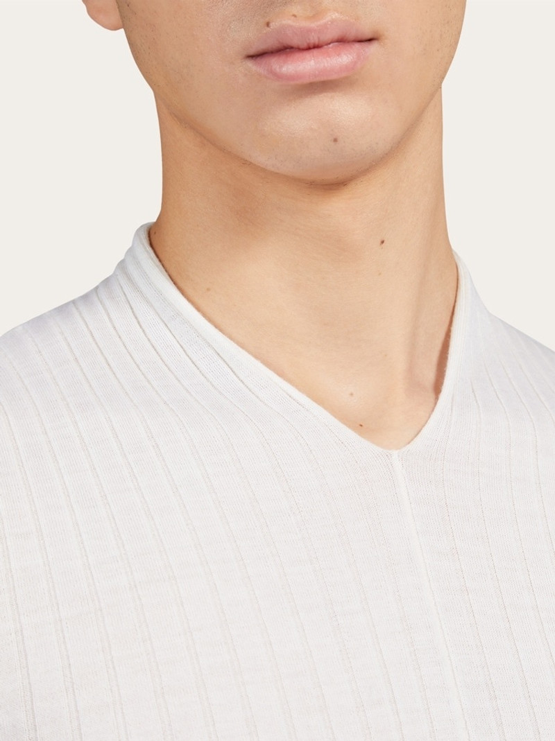 V-NECK SWEATER 4