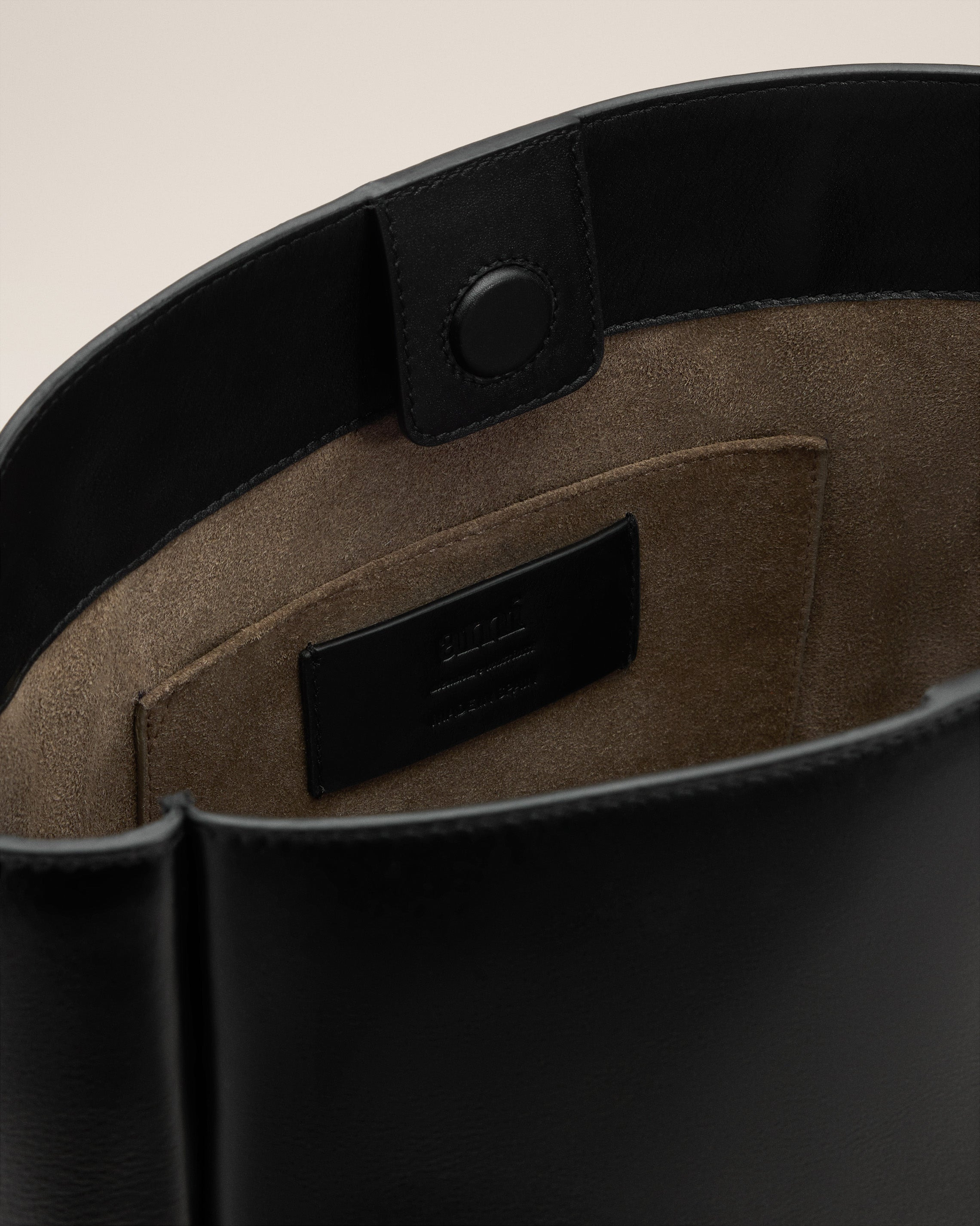 BLACK SMOOTH LEATHER CARROUSEL BUCKET BAG - 7