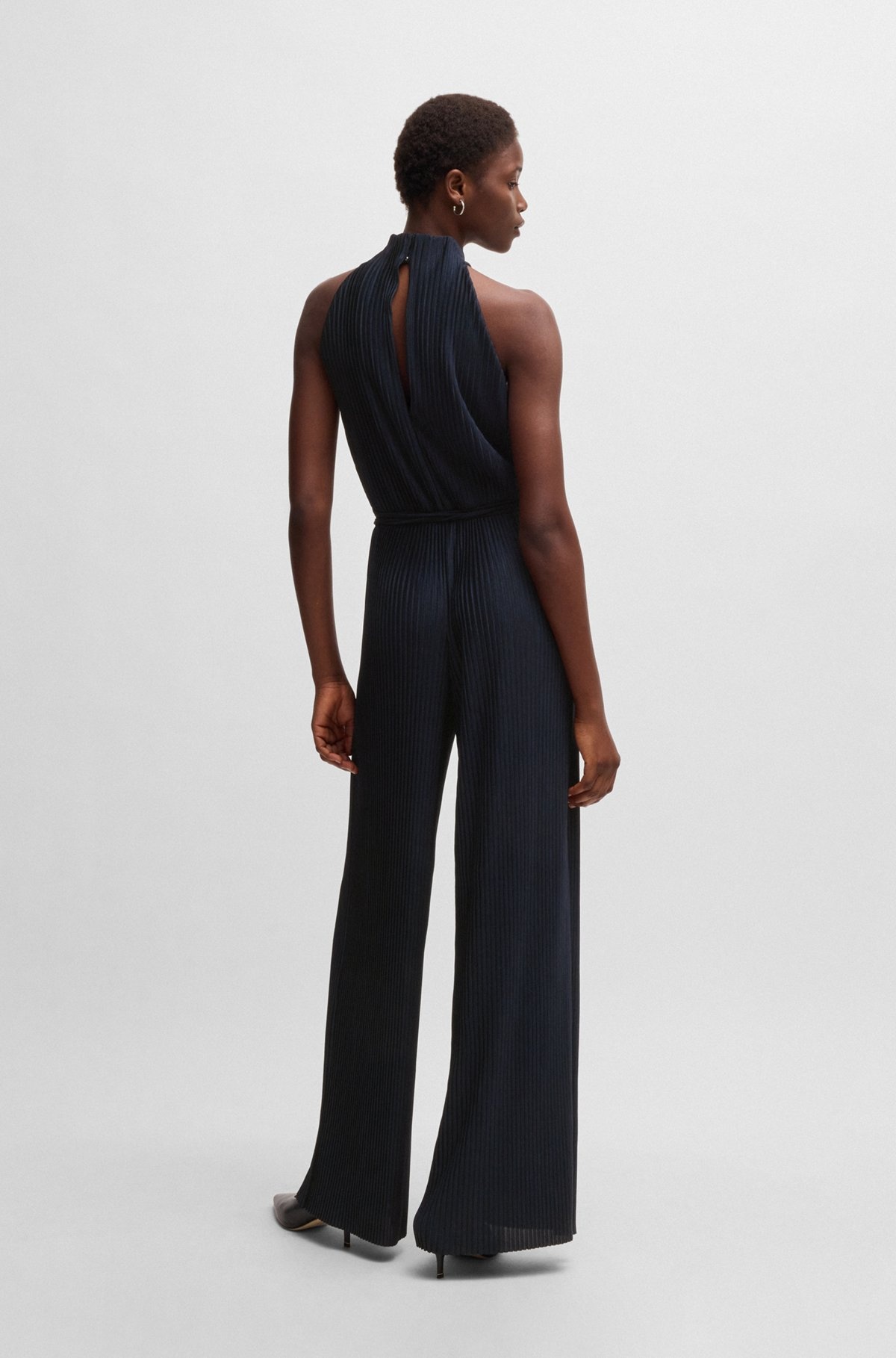 SLEEVELESS JUMPSUIT WITH PLISSÉ PLEATS AND TIE BELT - 5