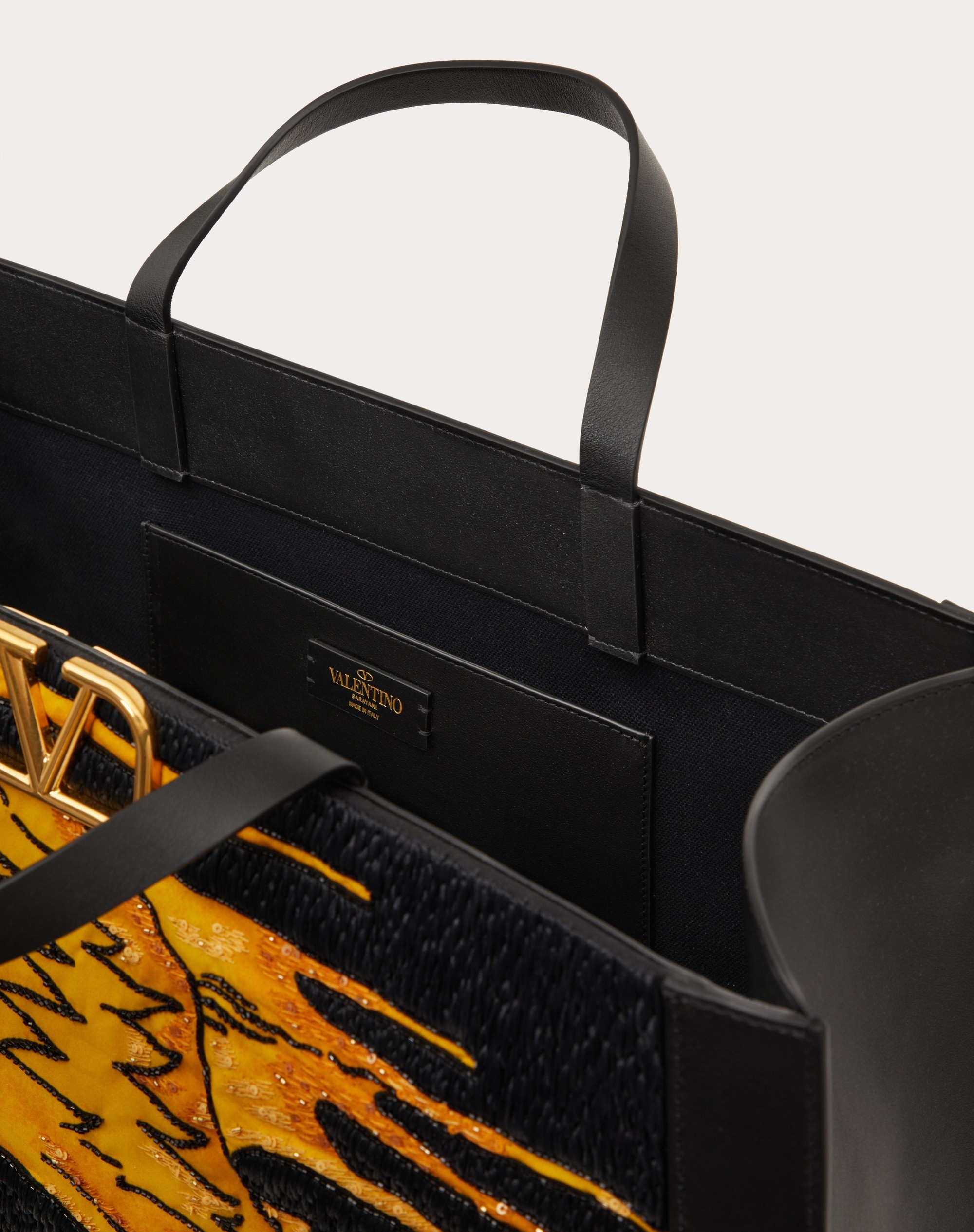 VLOGO SIGNATURE HANDBAG WITH DRAGO RE-EDITION EMBROIDERY - 4