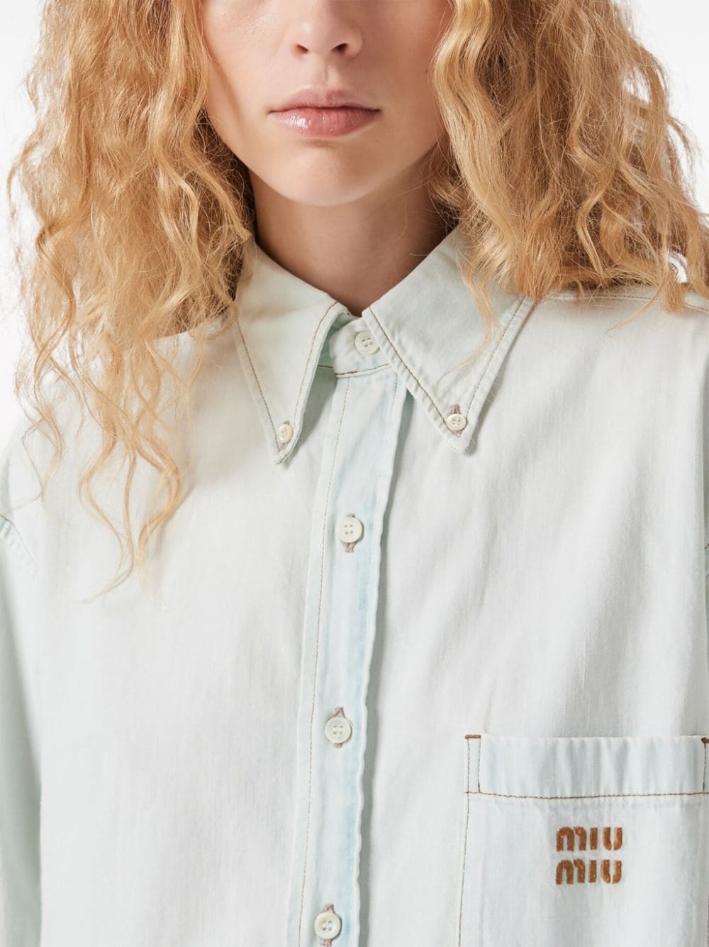 logo-embroidered chambray denim shirt - 6