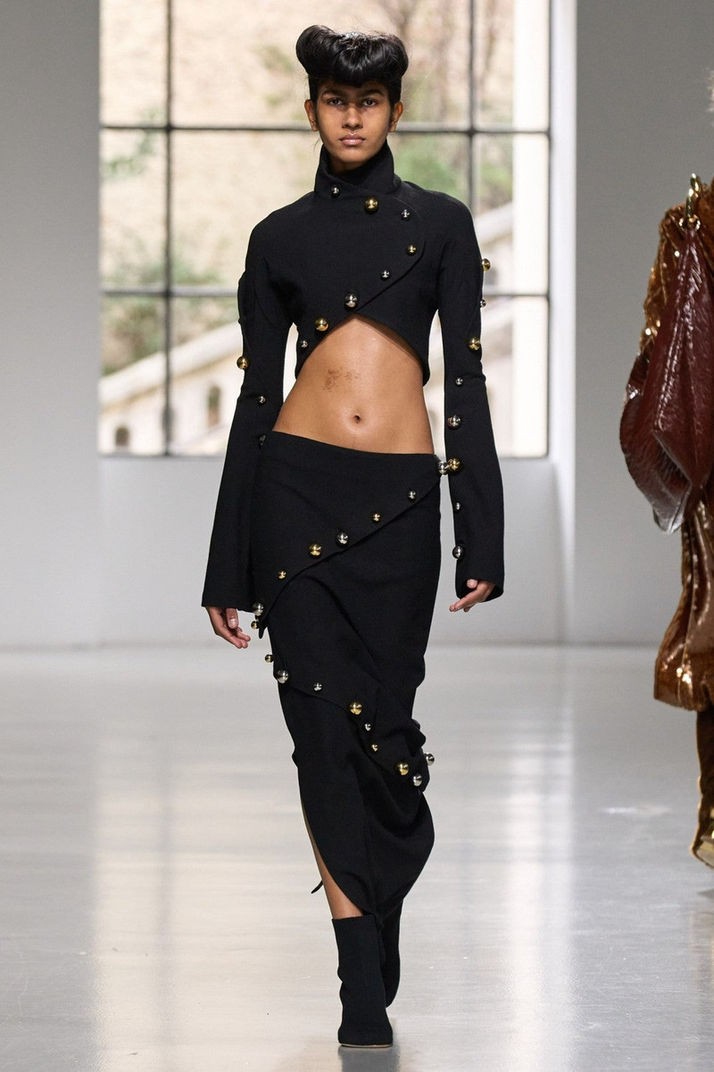 CROP TOP BLACK WITH BUTTONS 5