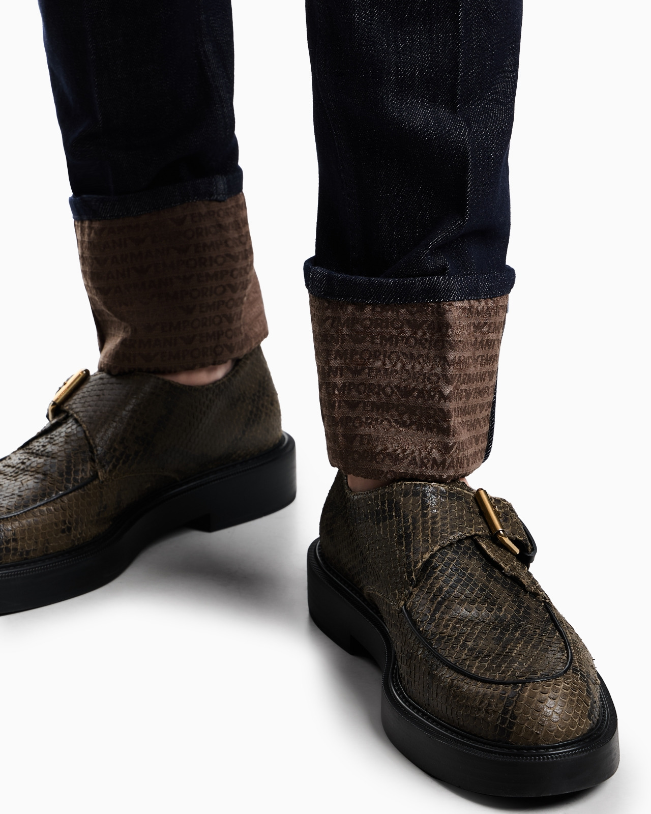 J06 SLIM-FIT JEANS IN RINSED STRETCH DENIM WITH LOGO TURN-UPS - 5