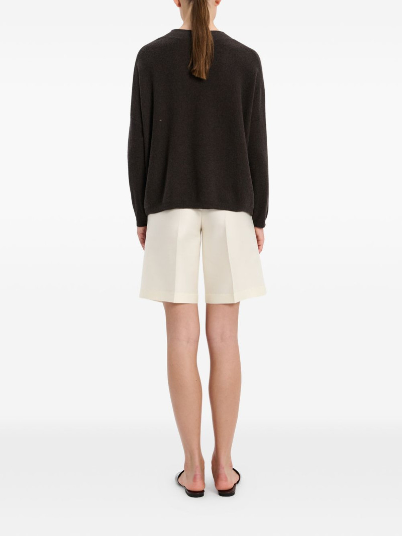 arch4 V-neck sweater outlook