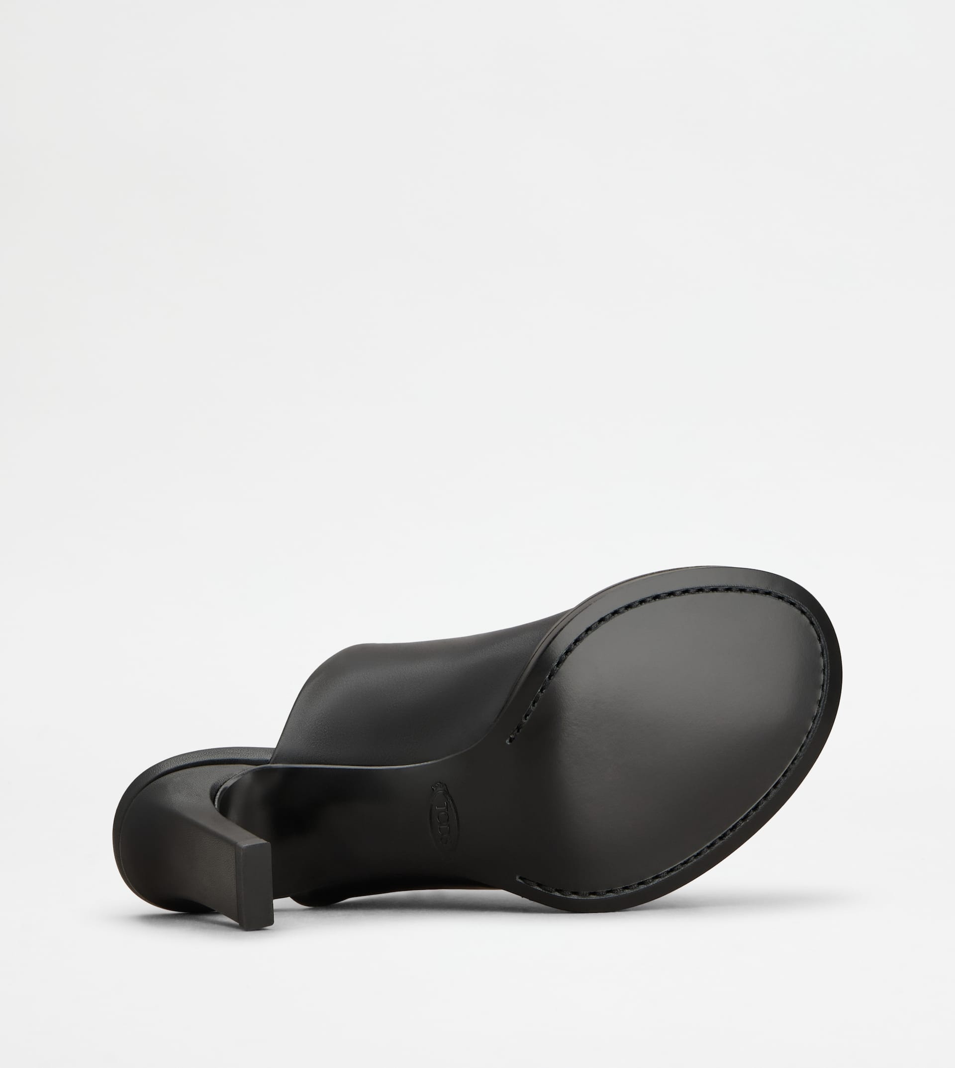 MULES IN LEATHER - BLACK - 4