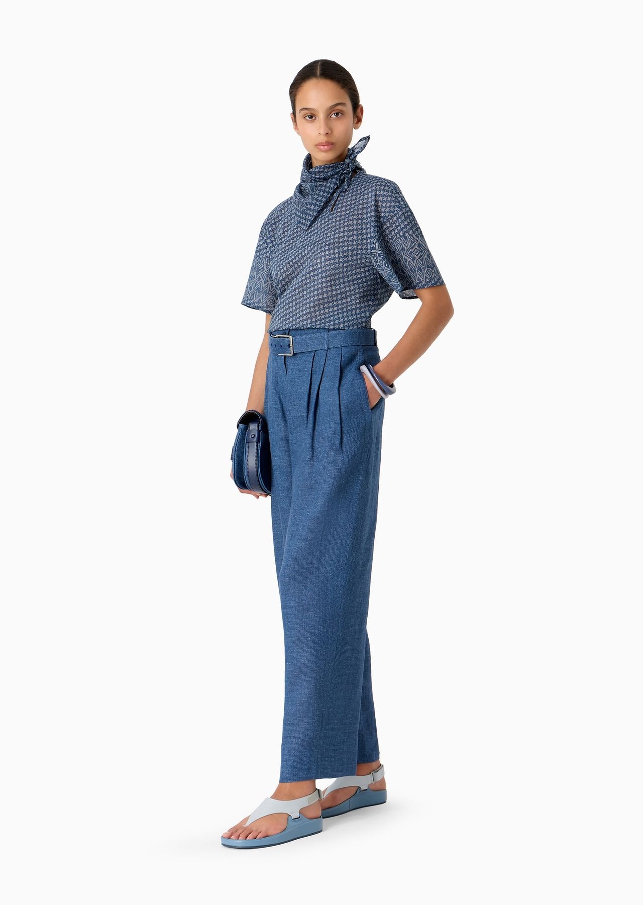 Icon ovel-leg trousers with pleats in washed linen - 4