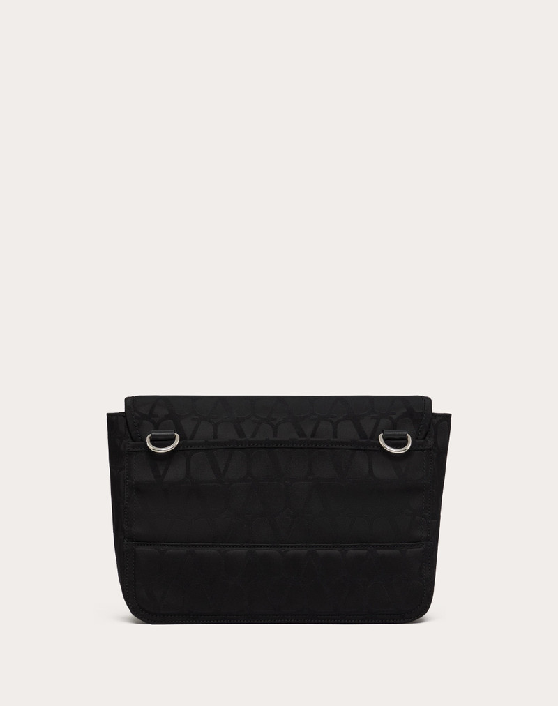 TOILE ICONOGRAPHE는 LEATHER DETAILS를 가진 기술적인 FABRIC에 있는 부대를 제거합니다 4