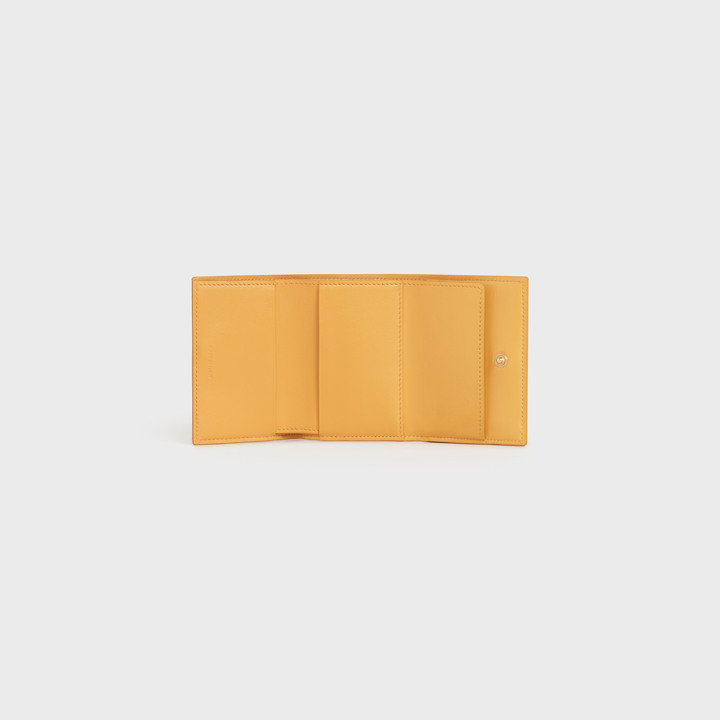 Folded Wallet in Grained Calfskin - 4