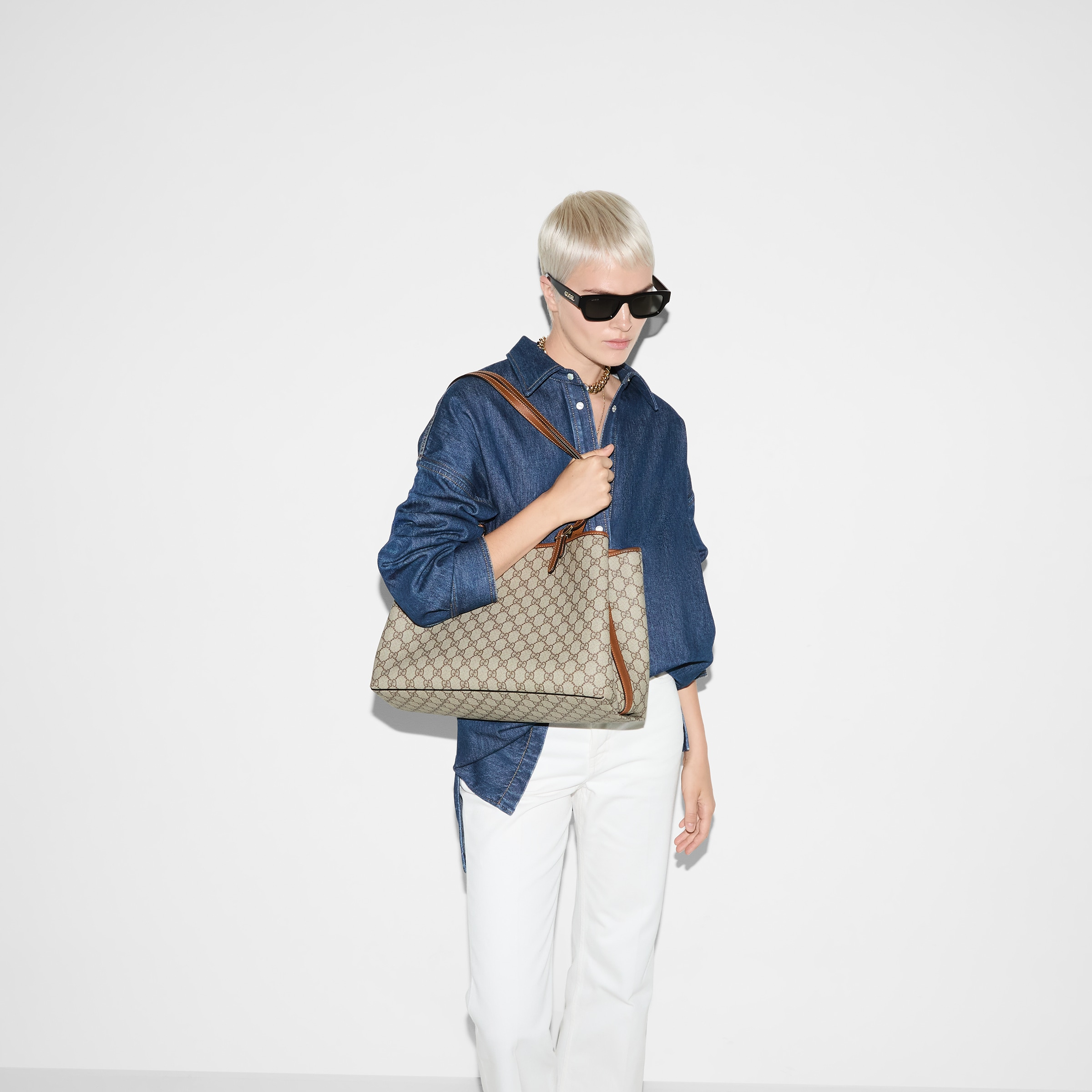 GG Emblem large tote bag - 4