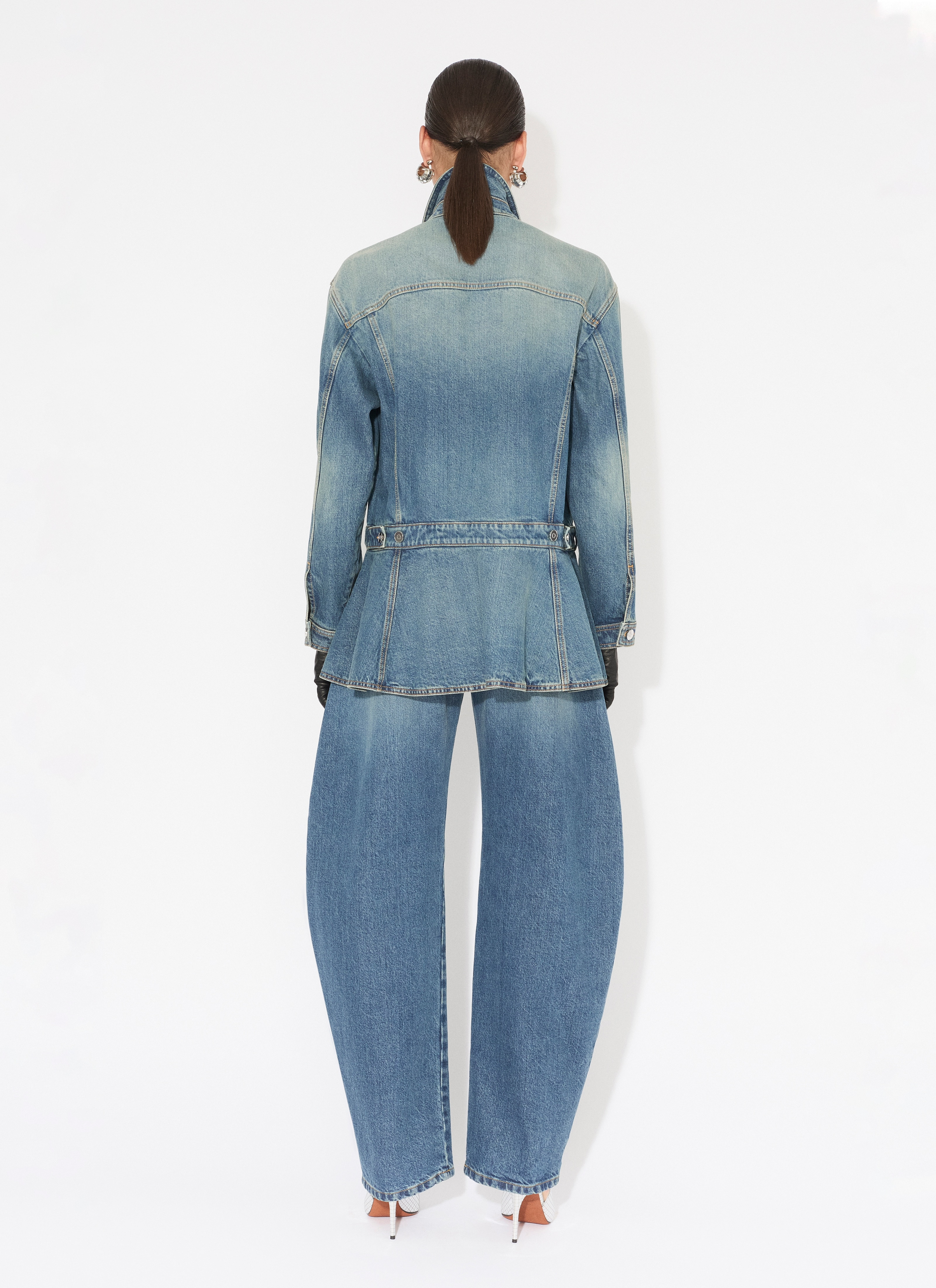 BARREL-LEG JEANS IN FADED DENIM - 3