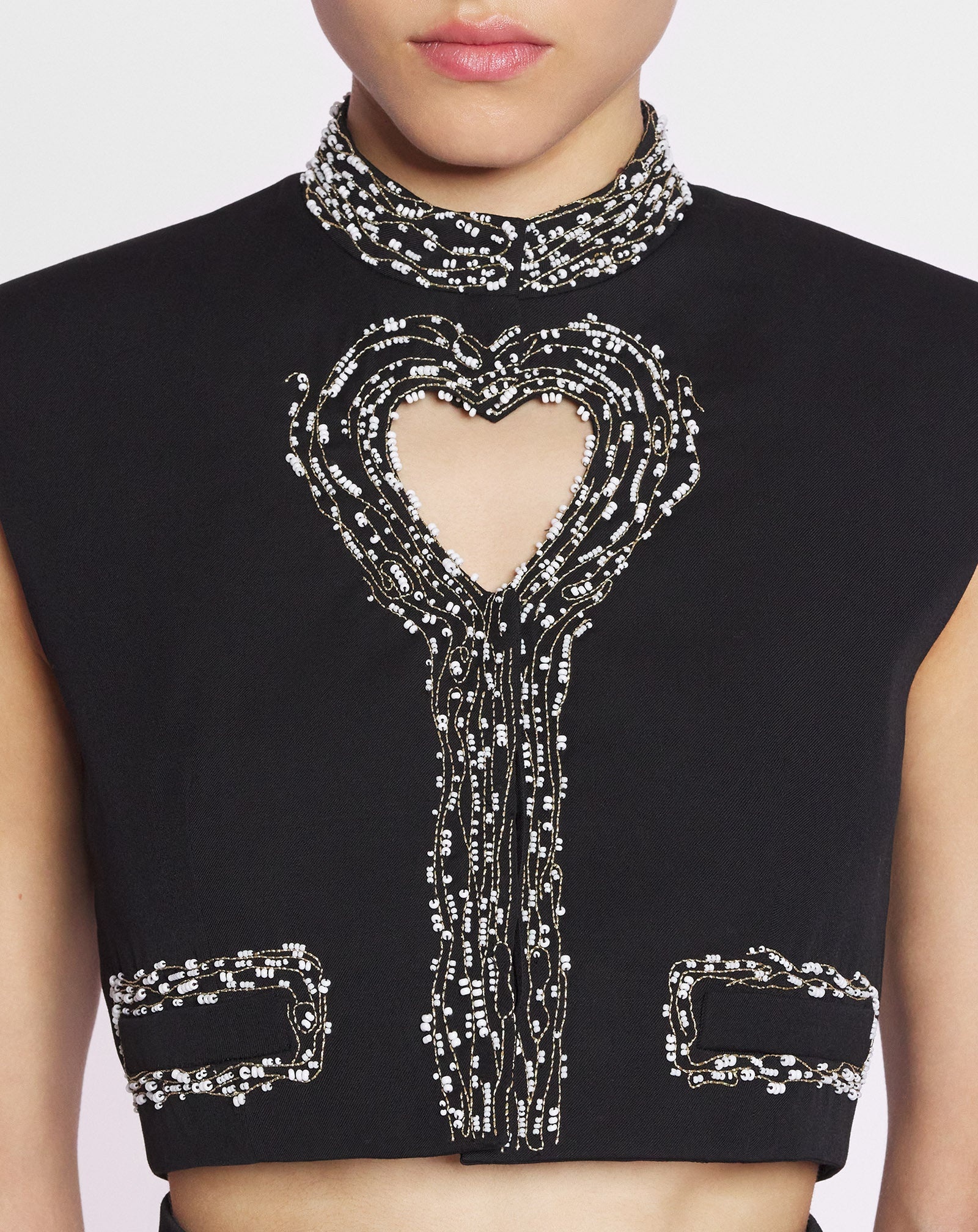 SHORT SLEEVELESS JACKET WITH A HEART DETAIL - 5
