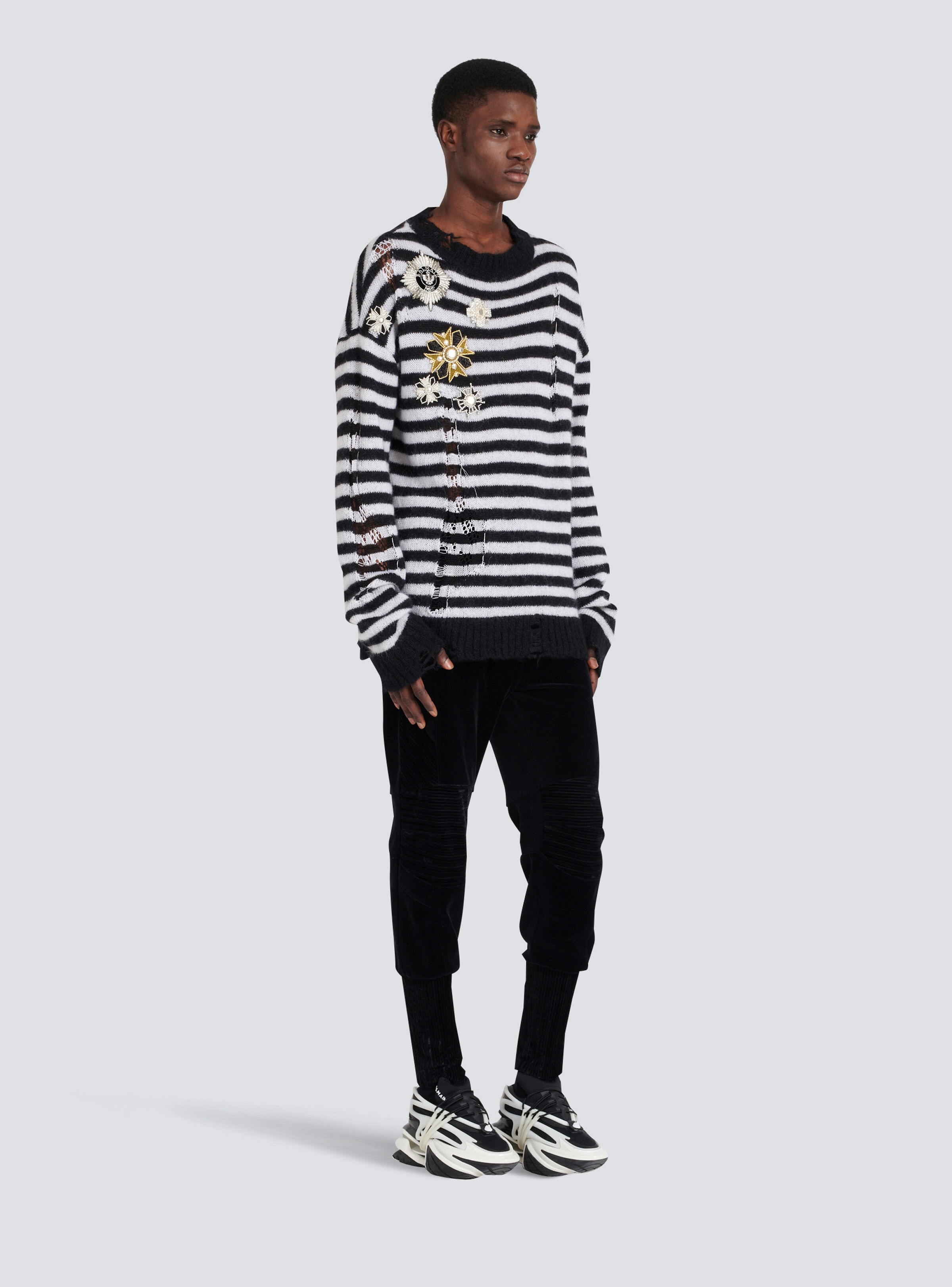 Ripped knit nautical sweater with brooches - 6